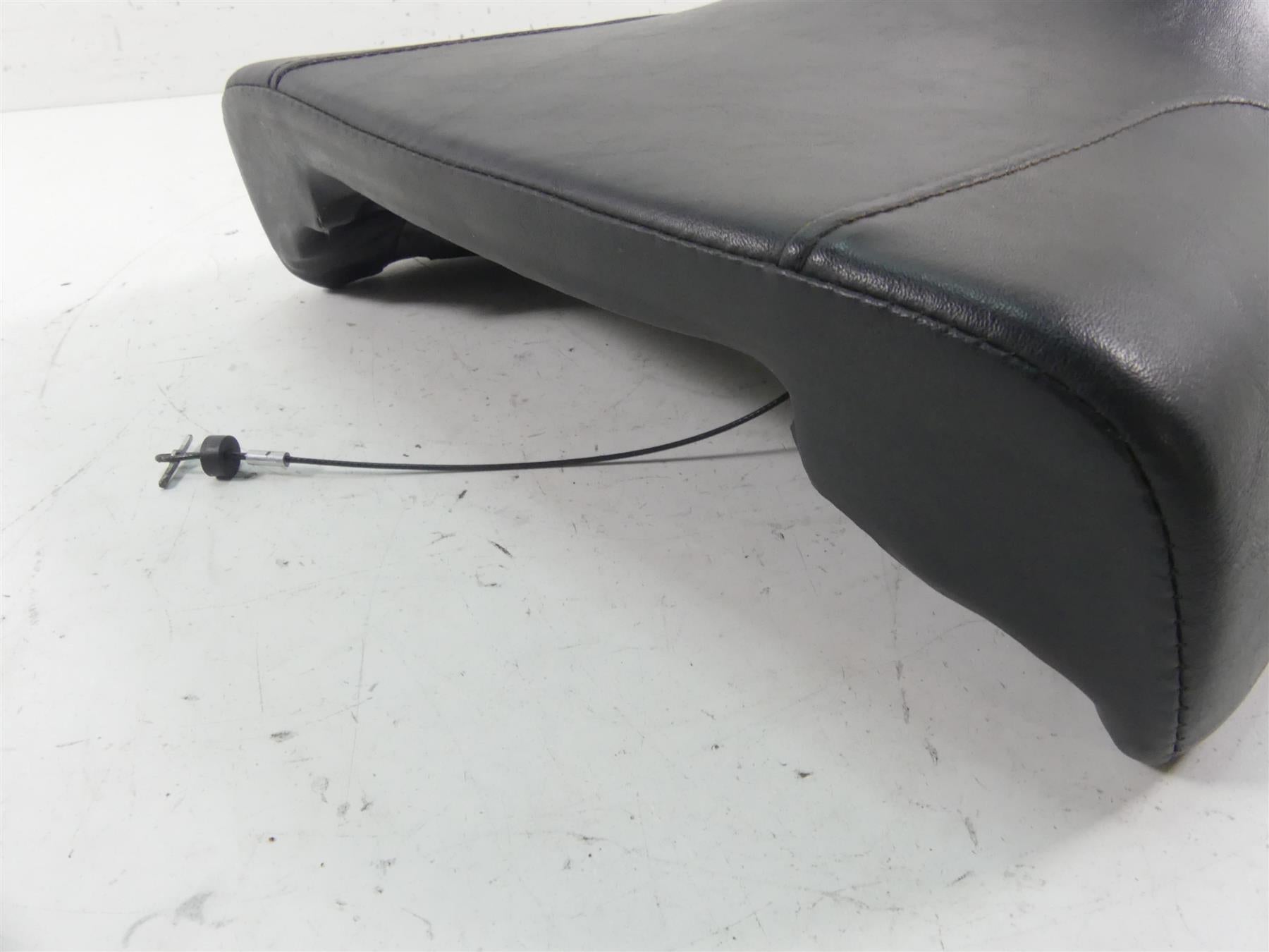 2012 Harley VRSCF Muscle Rod Front Rider Driver Seat Saddle - No Tears 52433-09 {{ shop.shopifyCountryName }} - Mototech271