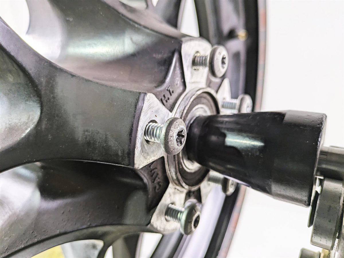 2019 Harley Softail FXDR 114 Straight Front Wheel Rim 19x3 READ 43300486 {{ shop.shopifyCountryName }} - Mototech271