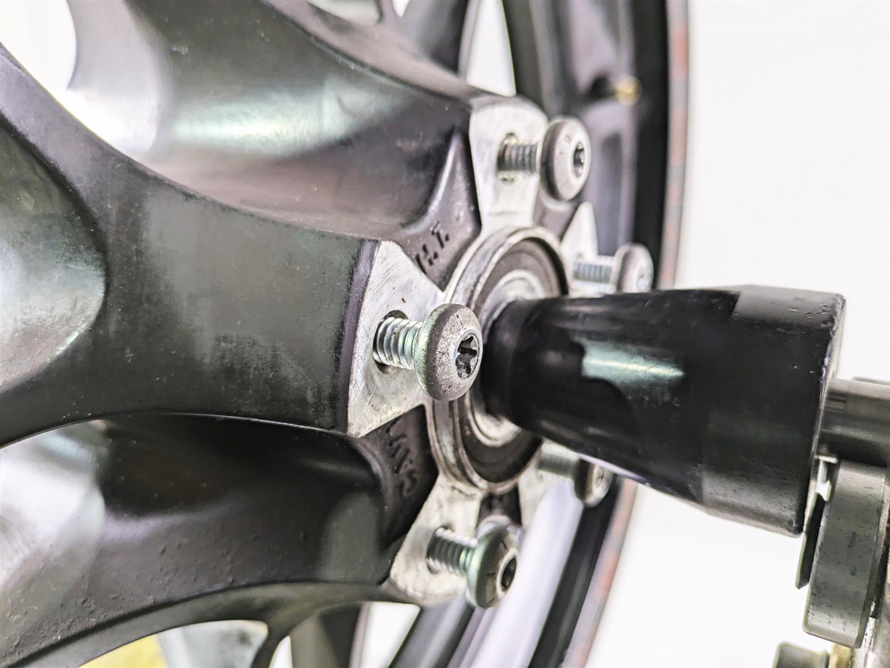 2019 Harley Softail FXDR 114 Straight Front Wheel Rim 19x3 READ 43300486 {{ shop.shopifyCountryName }} - Mototech271