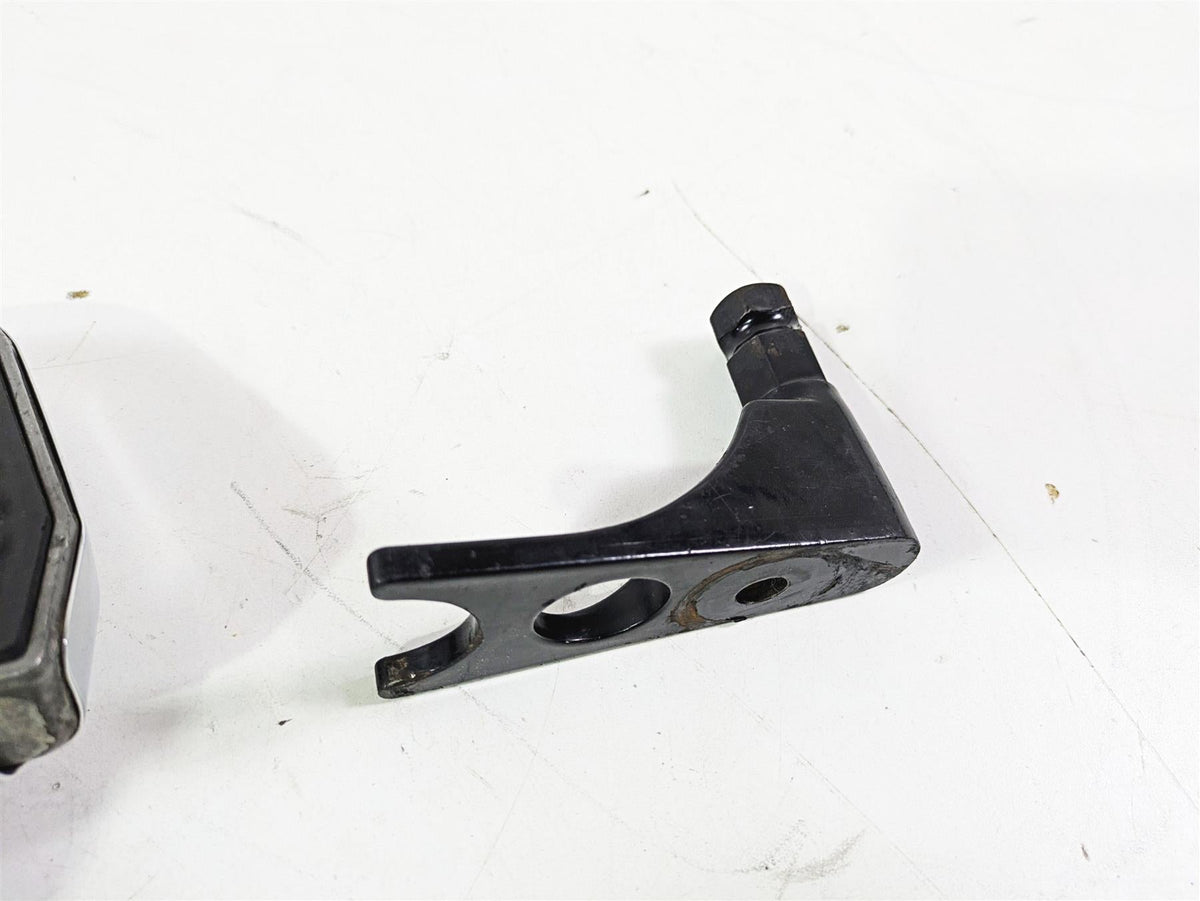 2008 Harley FLSTC 105TH Softail Heritage Right Rear Footboard & Bracket 50483-00 {{ shop.shopifyCountryName }} - Mototech271