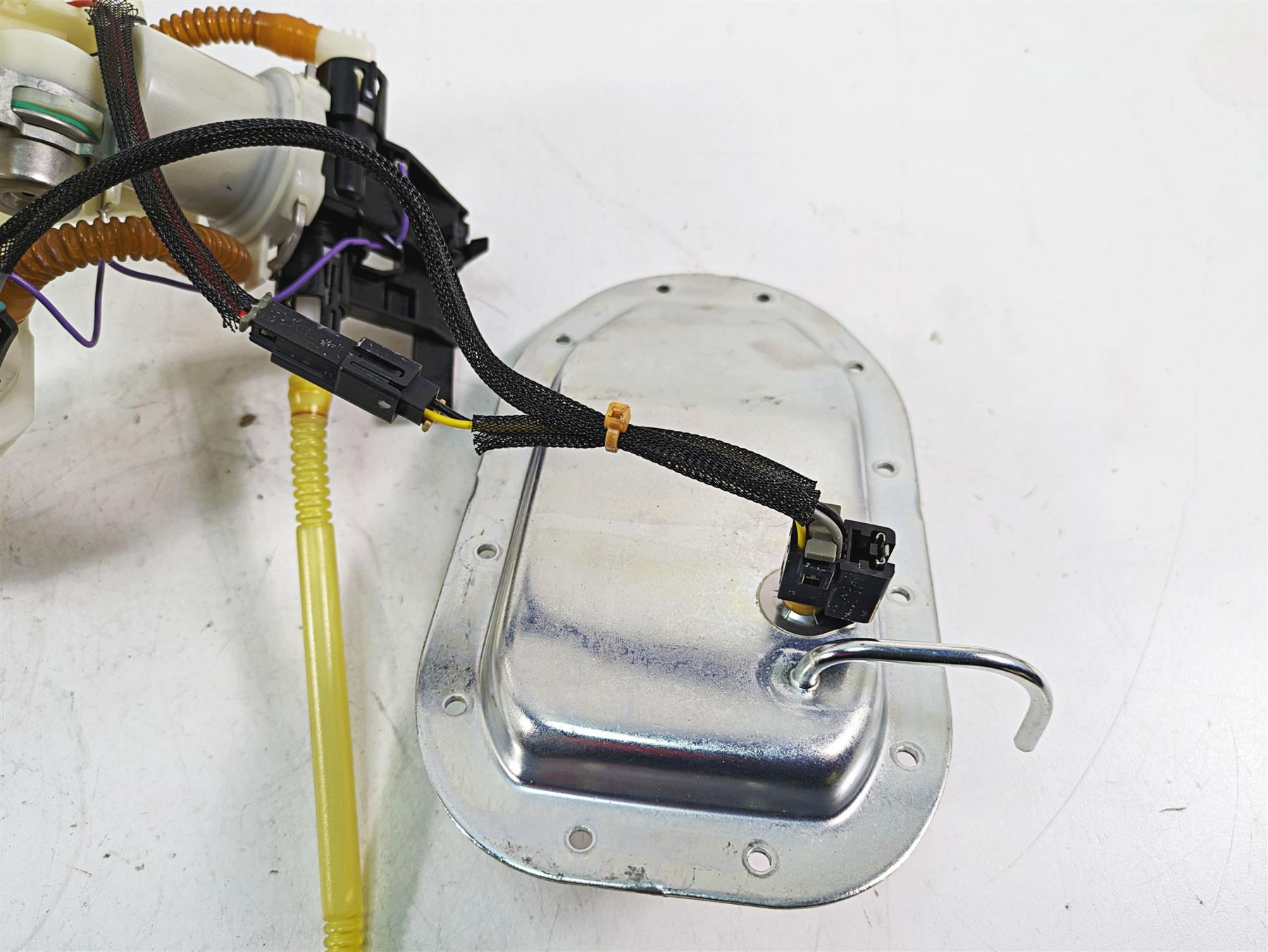 2015 Harley FXDL Dyna Low Rider Fuel Gas Petrol Pump & Sending Unit 75246-04A {{ shop.shopifyCountryName }} - Mototech271