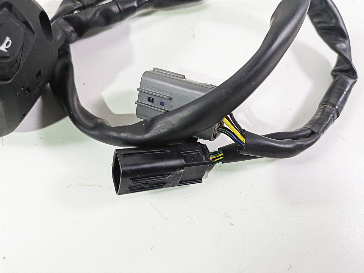 2020 Suzuki V-Strom 1050 XT Left Hand Turn Signal Control Switch 37400-06L00 {{ shop.shopifyCountryName }} - Mototech271