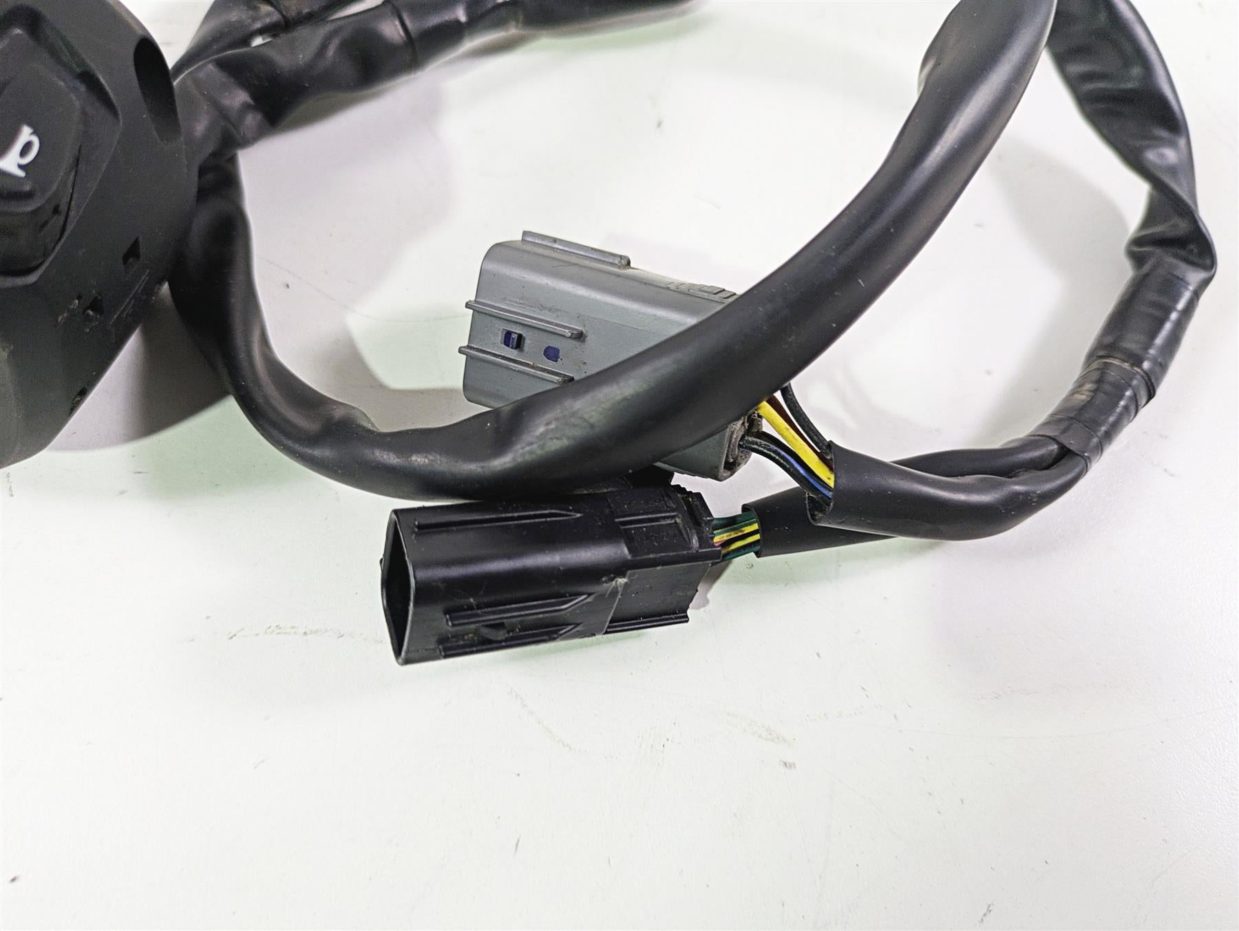 2020 Suzuki V-Strom 1050 XT Left Hand Turn Signal Control Switch 37400-06L00 {{ shop.shopifyCountryName }} - Mototech271