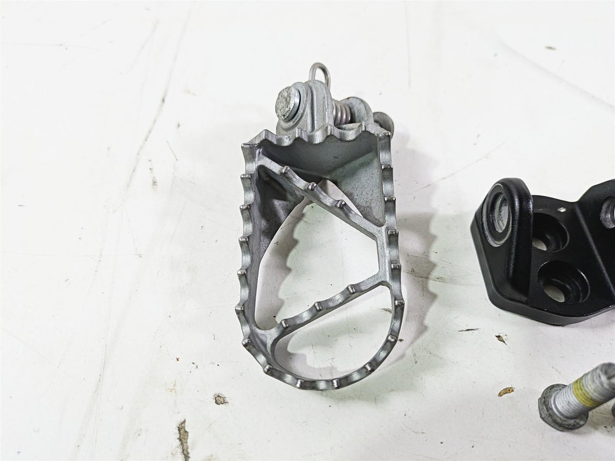 2022 KTM 1290 Super Adventure S Rider Footpeg Set & Clips & Bolts 61903040033 {{ shop.shopifyCountryName }} - Mototech271