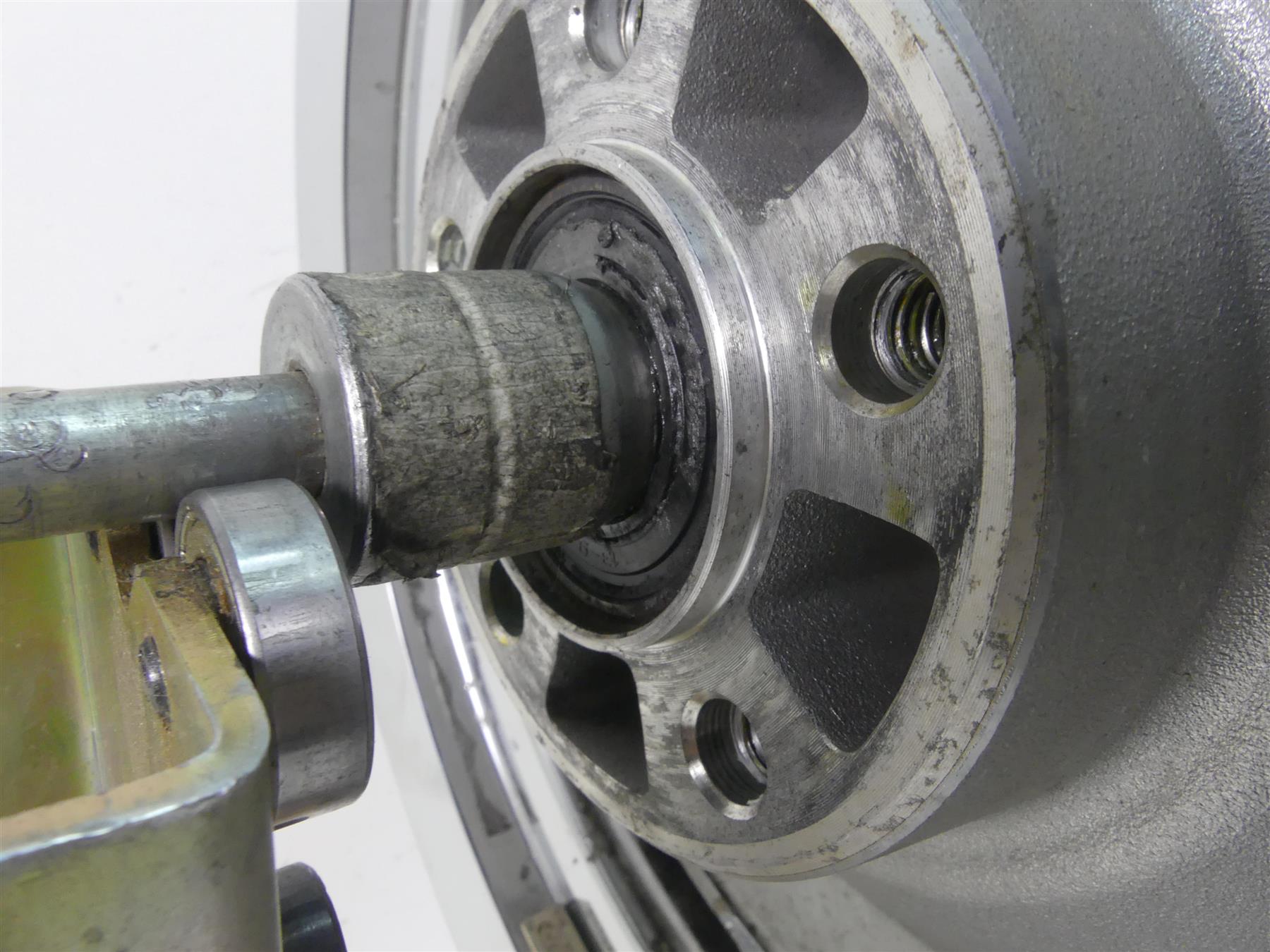 2006 Harley Sportster XL1200 Custom Straight Rear Wheel Rim 16x3 41013-00A {{ shop.shopifyCountryName }} - Mototech271