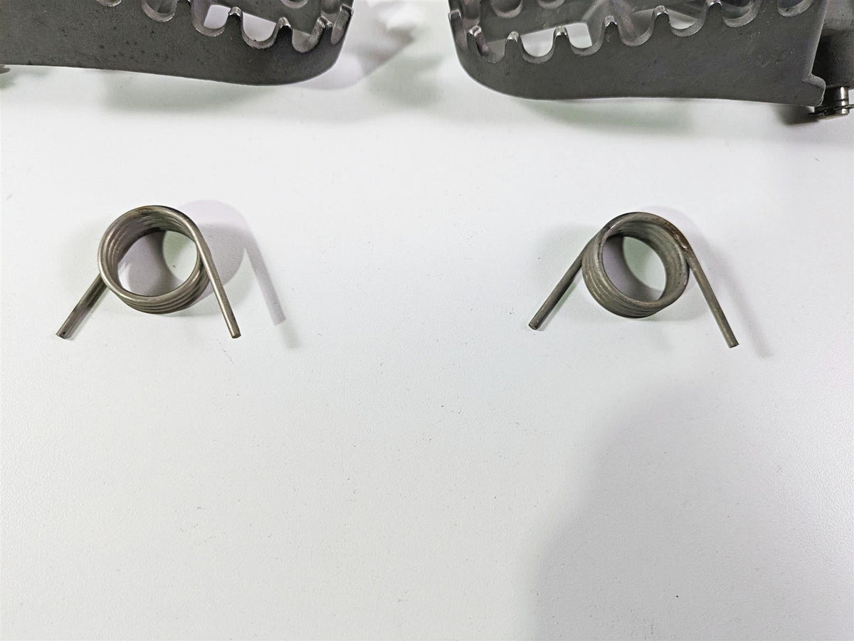 2006 BMW R1200GS K255 Adv Front Footpeg Rest Set 46717694557 {{ shop.shopifyCountryName }} - Mototech271