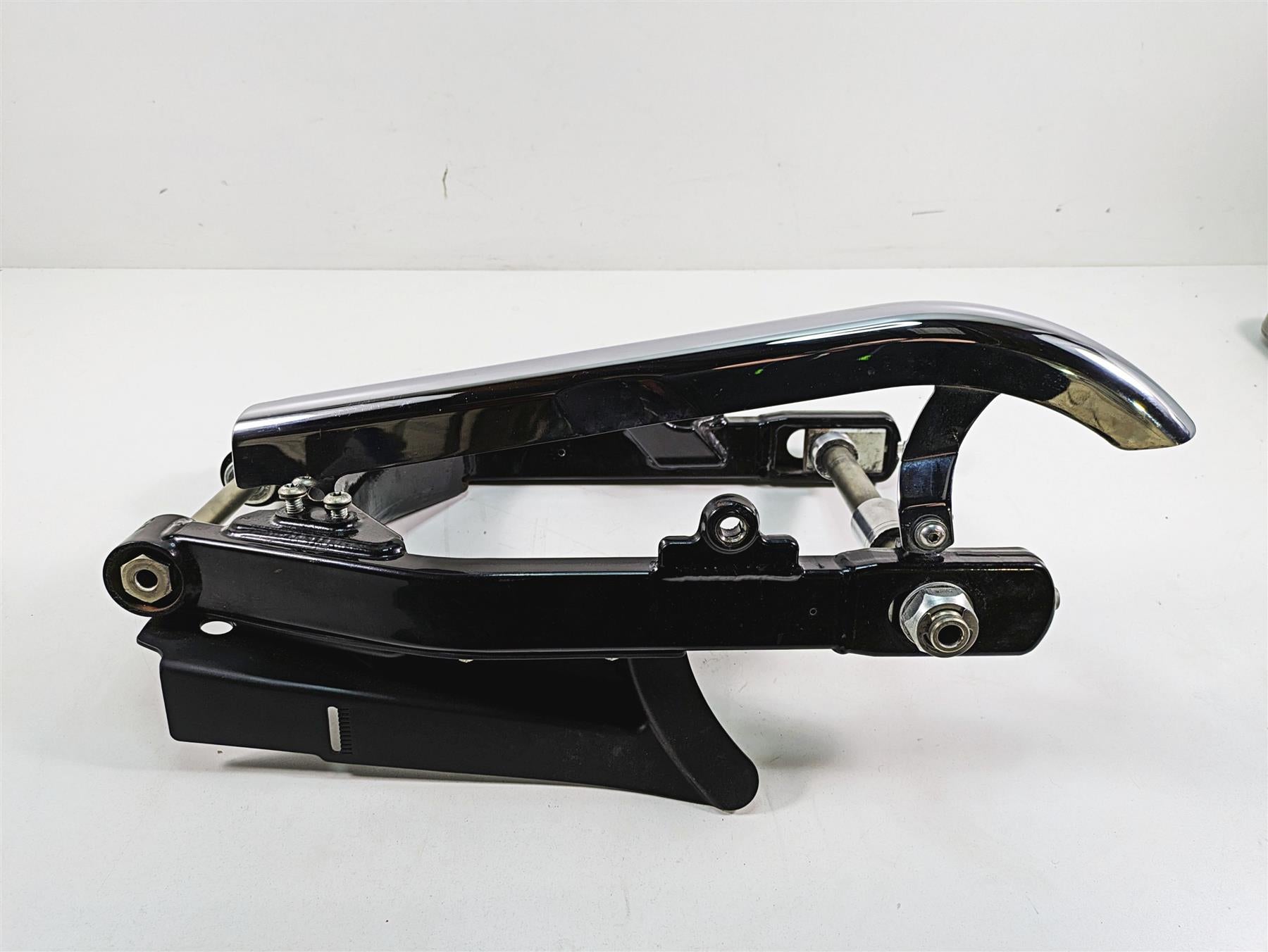 2009 Harley FXDF Dyna Fat Bob Rear Swingarm Swing Arm & Belt Guard 47820-06 {{ shop.shopifyCountryName }} - Mototech271