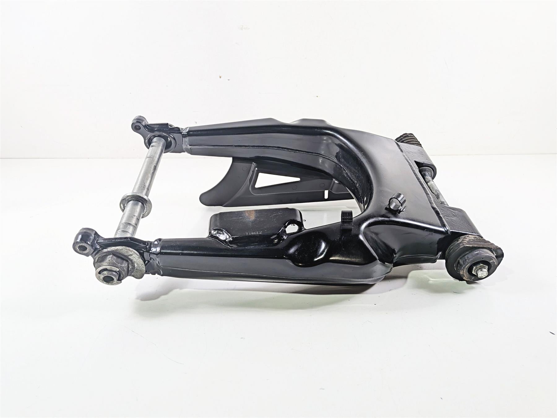 2020 Harley Touring FLTRK Road Glide Rear Swingarm & Axle Set 47549-09A {{ shop.shopifyCountryName }} - Mototech271