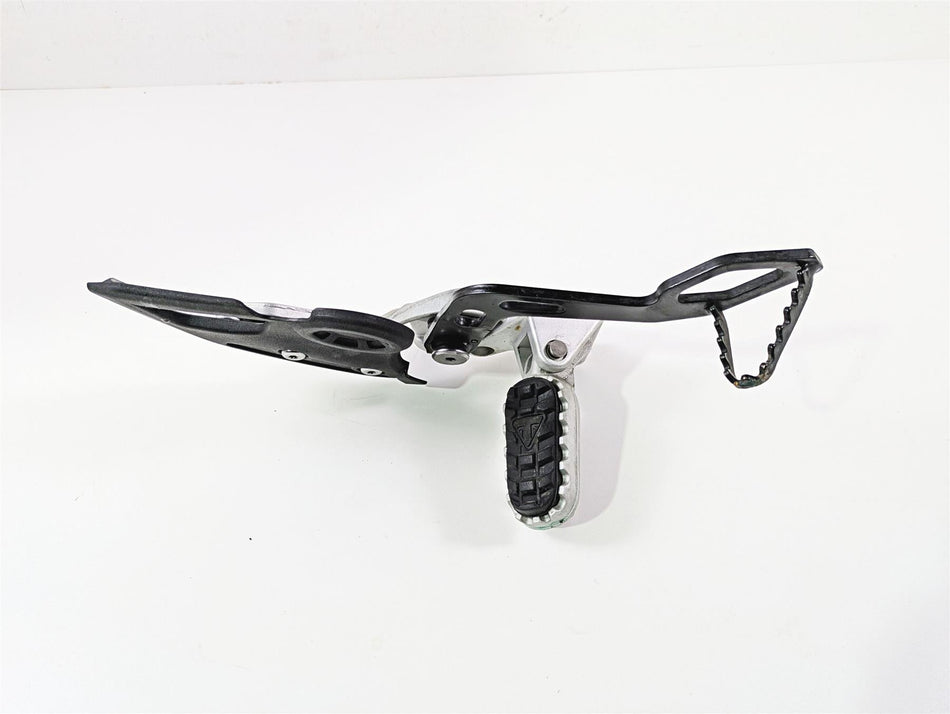2024 Triumph Tiger 900 GT Right Front Footpeg & Brake Pedal T2082358 T2021653 {{ shop.shopifyCountryName }} - Mototech271