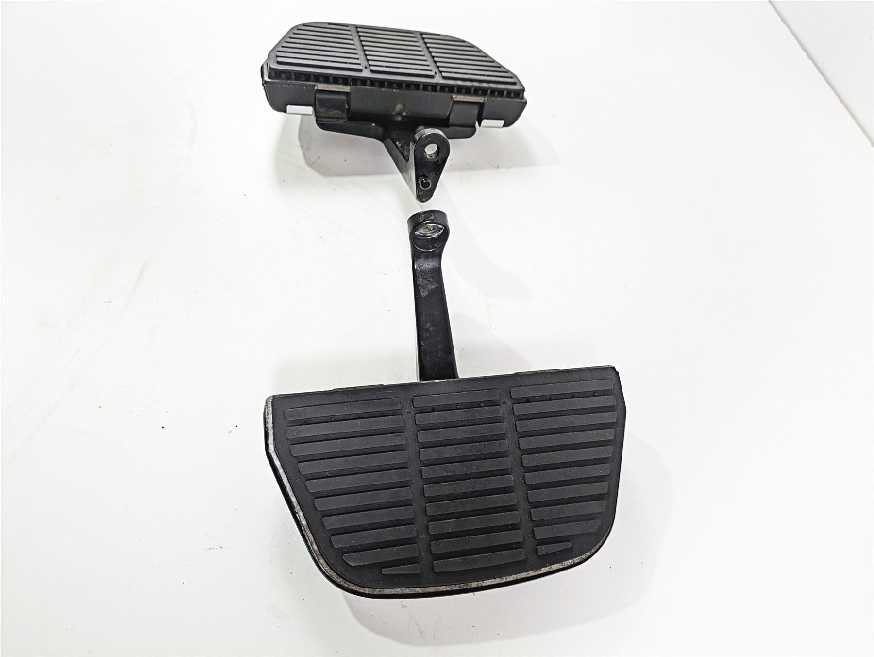 2005 Harley Touring FLHRI Road King Rear Passenger Floor Board Set 52719-93B {{ shop.shopifyCountryName }} - Mototech271