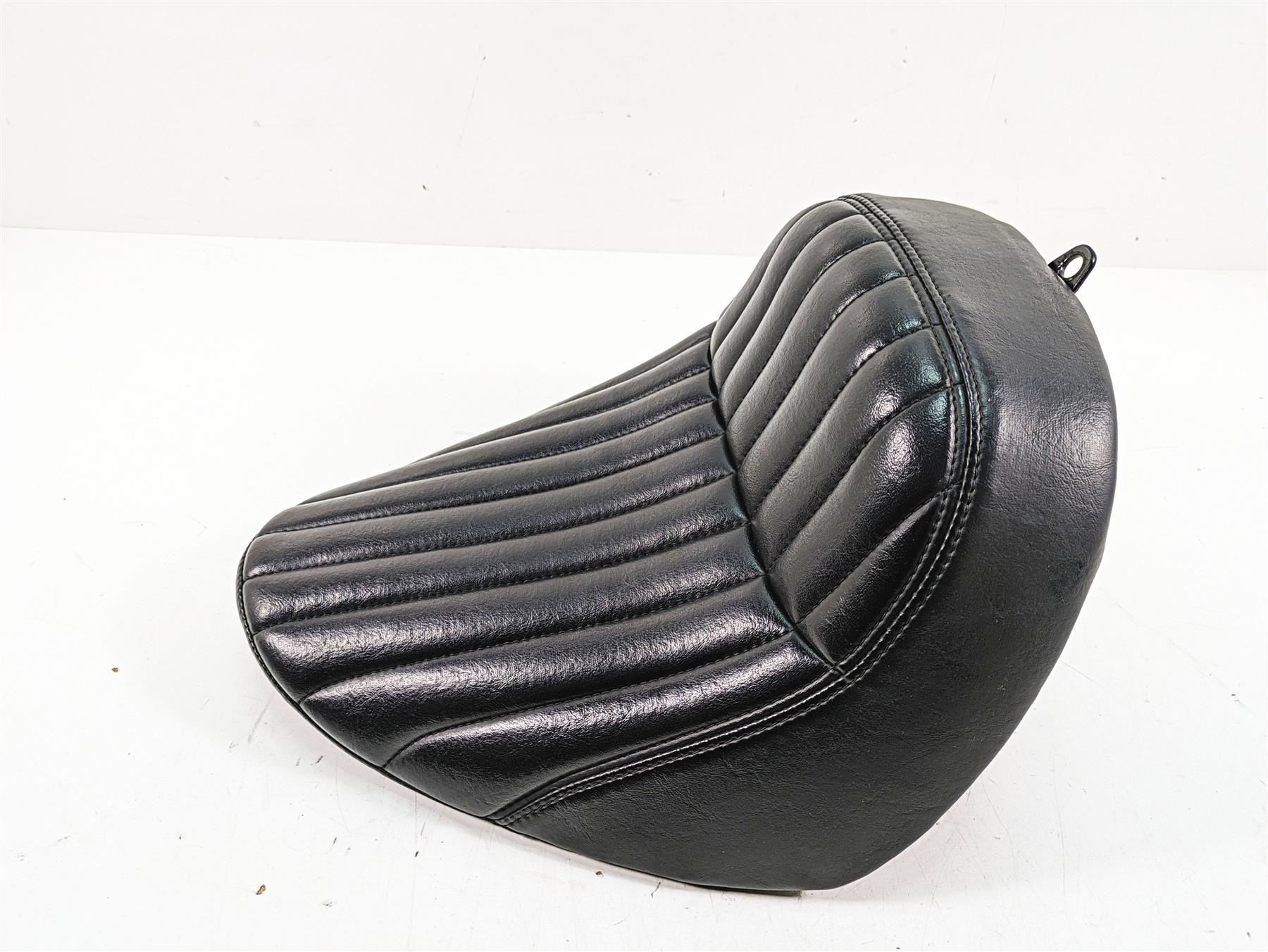 2020 Harley Softail FXBB Street Bob Oem Rider Driver Seat Saddle 52000264 {{ shop.shopifyCountryName }} - Mototech271