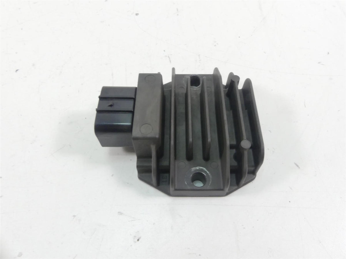 2022 Yamaha MT09 FZ09 Rectifier Voltage Regulator 2CR-81960-00-00 FH022BA {{ shop.shopifyCountryName }} - Mototech271