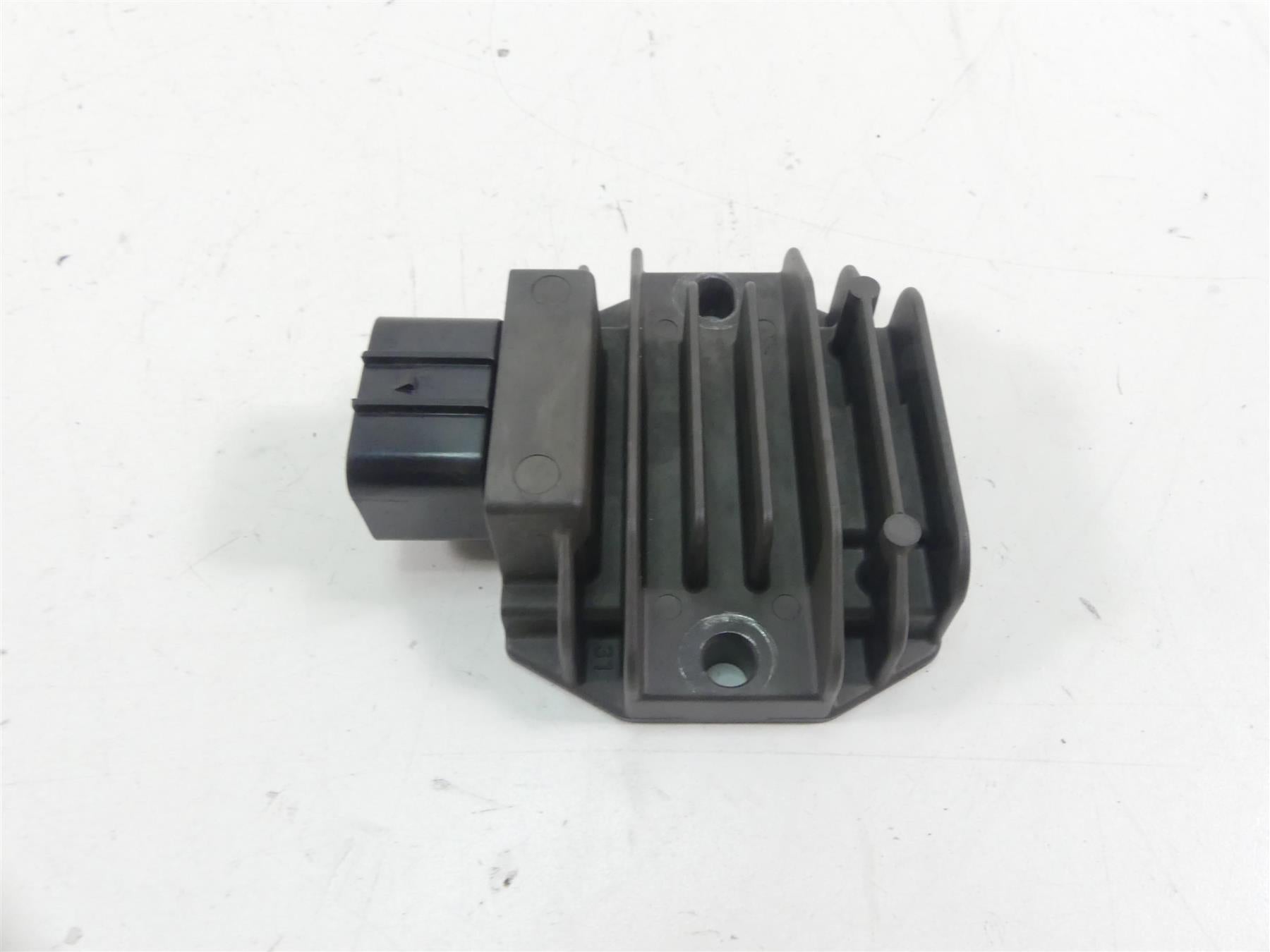 2022 Yamaha MT09 FZ09 Rectifier Voltage Regulator 2CR-81960-00-00 FH022BA {{ shop.shopifyCountryName }} - Mototech271