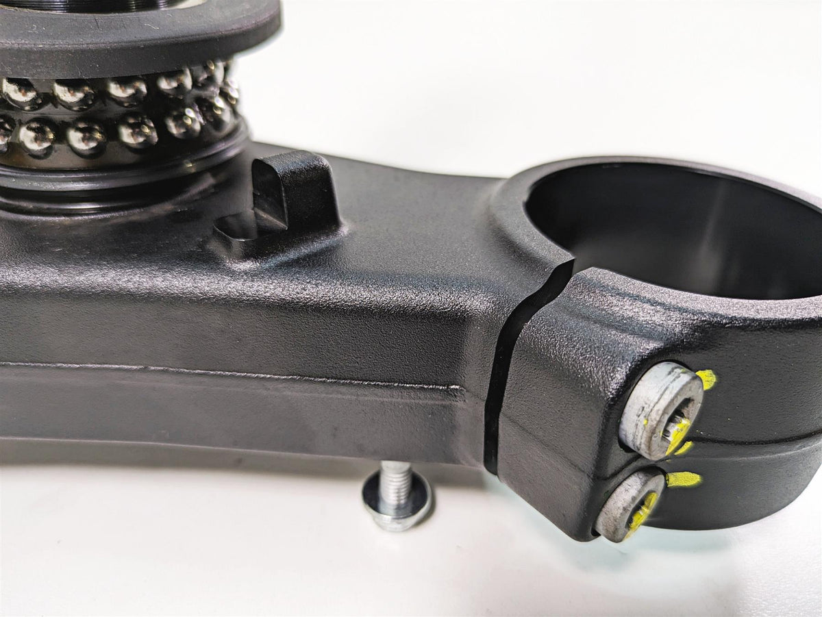 2020 Moto Guzzi V85 TT Adventure Lower Triple Tree Steering Clamp 2B004647 {{ shop.shopifyCountryName }} - Mototech271