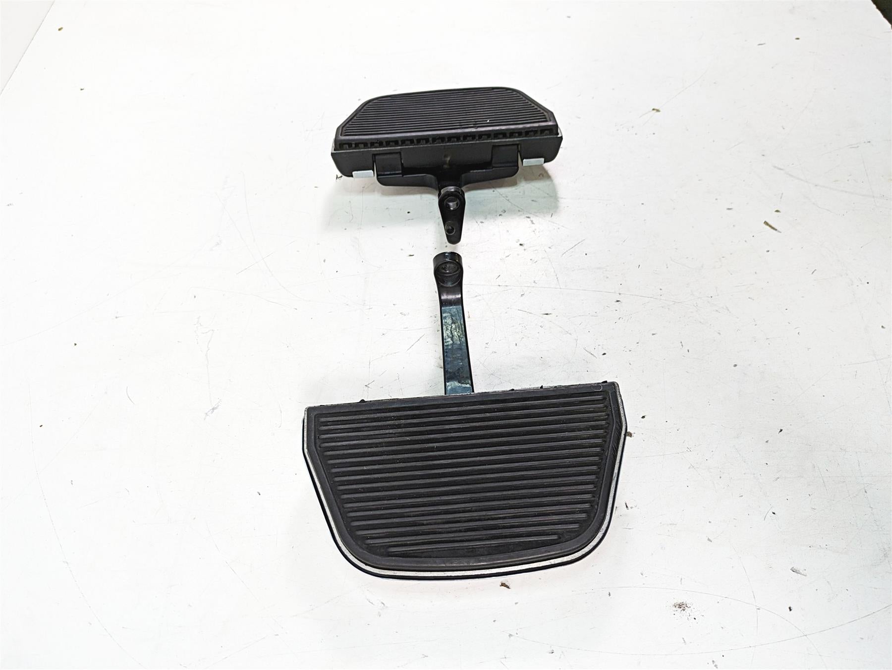 2008 Harley FLHTCU Electra Glide Left Right Passenger Floor Board Set 52719-93B {{ shop.shopifyCountryName }} - Mototech271
