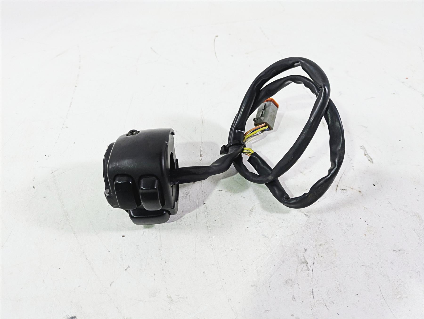 2004 Harley FLSTCI Softail Heritage Left Hand Control Switch 71682-06A 71685-06A {{ shop.shopifyCountryName }} - Mototech271