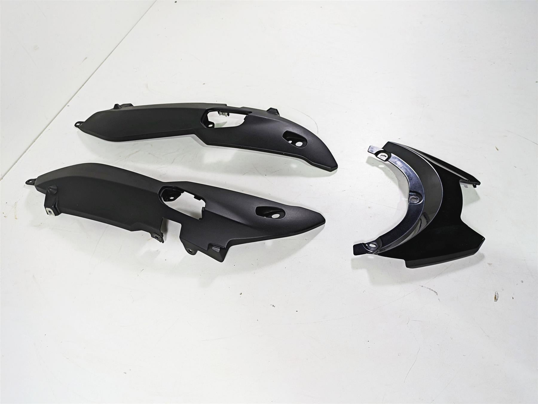 2012 BMW R1200R K27 Rear Tail Side Cover Fairing Set 46547727090 46637701554 {{ shop.shopifyCountryName }} - Mototech271
