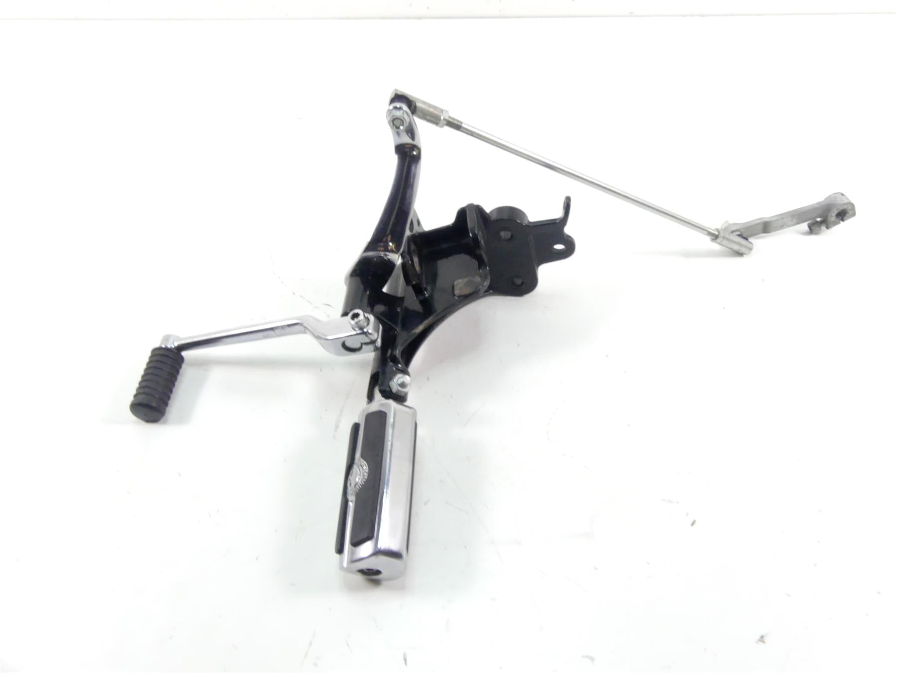 2017 Harley Softail FXSB Breakout Front Left Footpeg & Shifter 33683-07 34564-90 {{ shop.shopifyCountryName }} - Mototech271