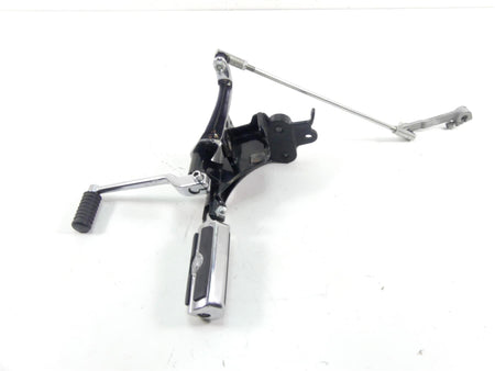 2017 Harley Softail FXSB Breakout Front Left Footpeg & Shifter 33683-07 34564-90 {{ shop.shopifyCountryName }} - Mototech271