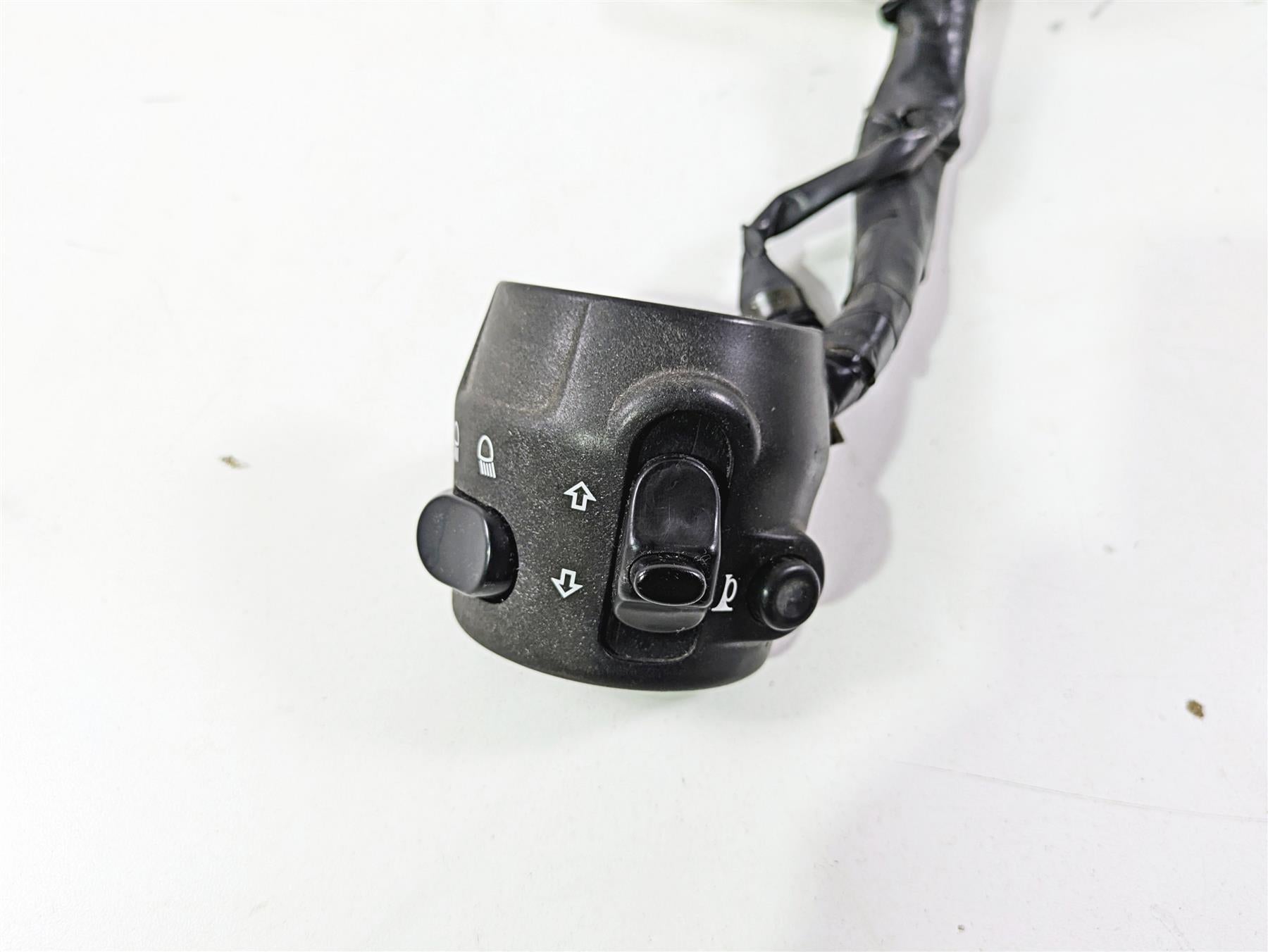 2006 Triumph Rocket 3 Left Hand Control Switch Light Horn READ T2046759 {{ shop.shopifyCountryName }} - Mototech271