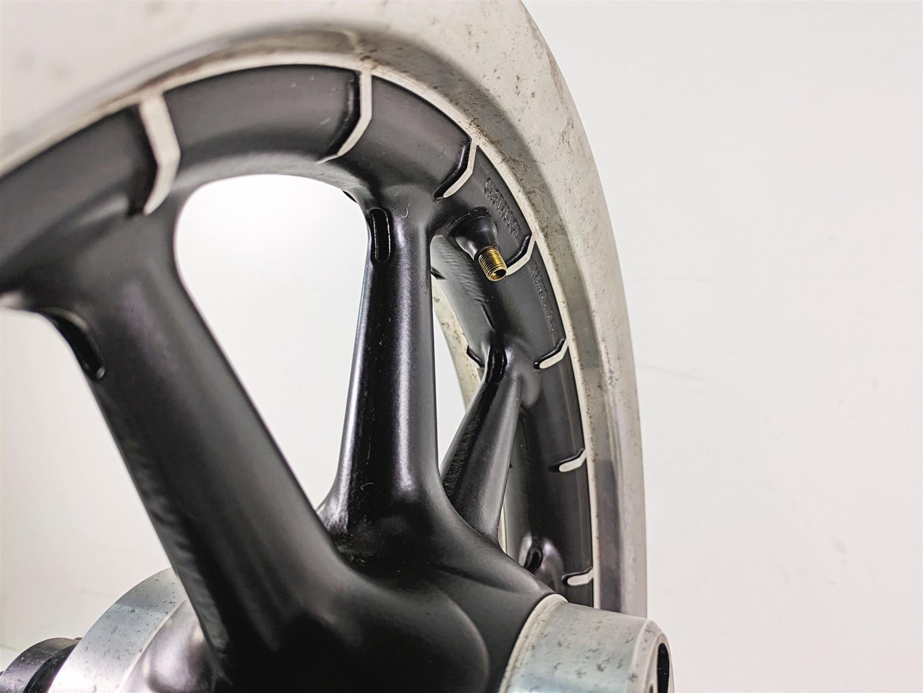 2006 Harley Touring FLHTCUI Electra Glide 9 Spoke Front Wheel Rim 16x3 43493-00 {{ shop.shopifyCountryName }} - Mototech271