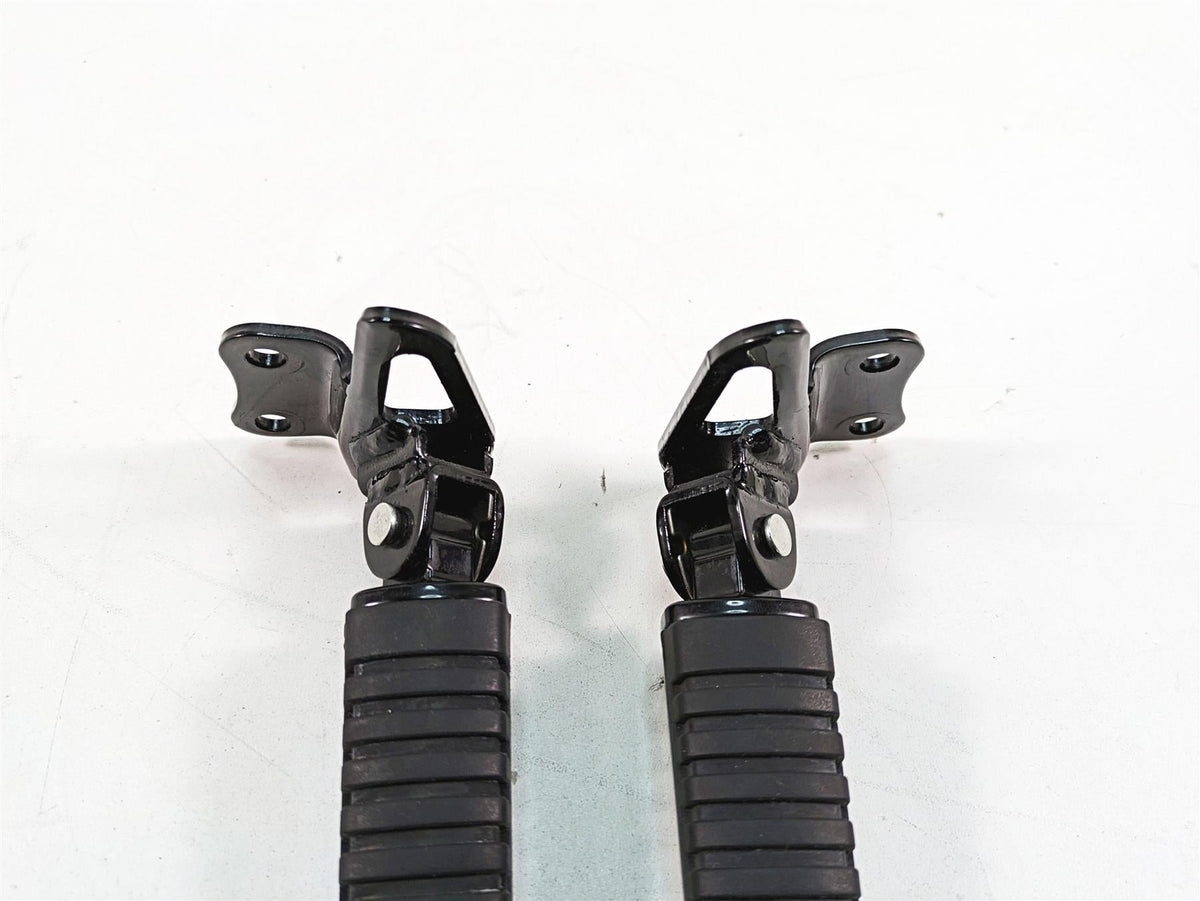 2016 Suzuki M109R VZR1800 Rear Passenger Footpeg Set 43600-48G00 43700-48G00 {{ shop.shopifyCountryName }} - Mototech271