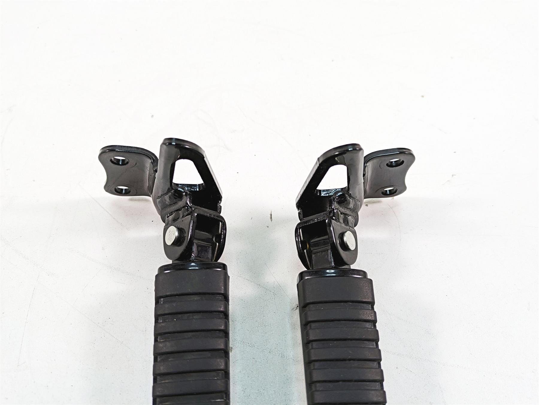 2016 Suzuki M109R VZR1800 Rear Passenger Footpeg Set 43600-48G00 43700-48G00 {{ shop.shopifyCountryName }} - Mototech271