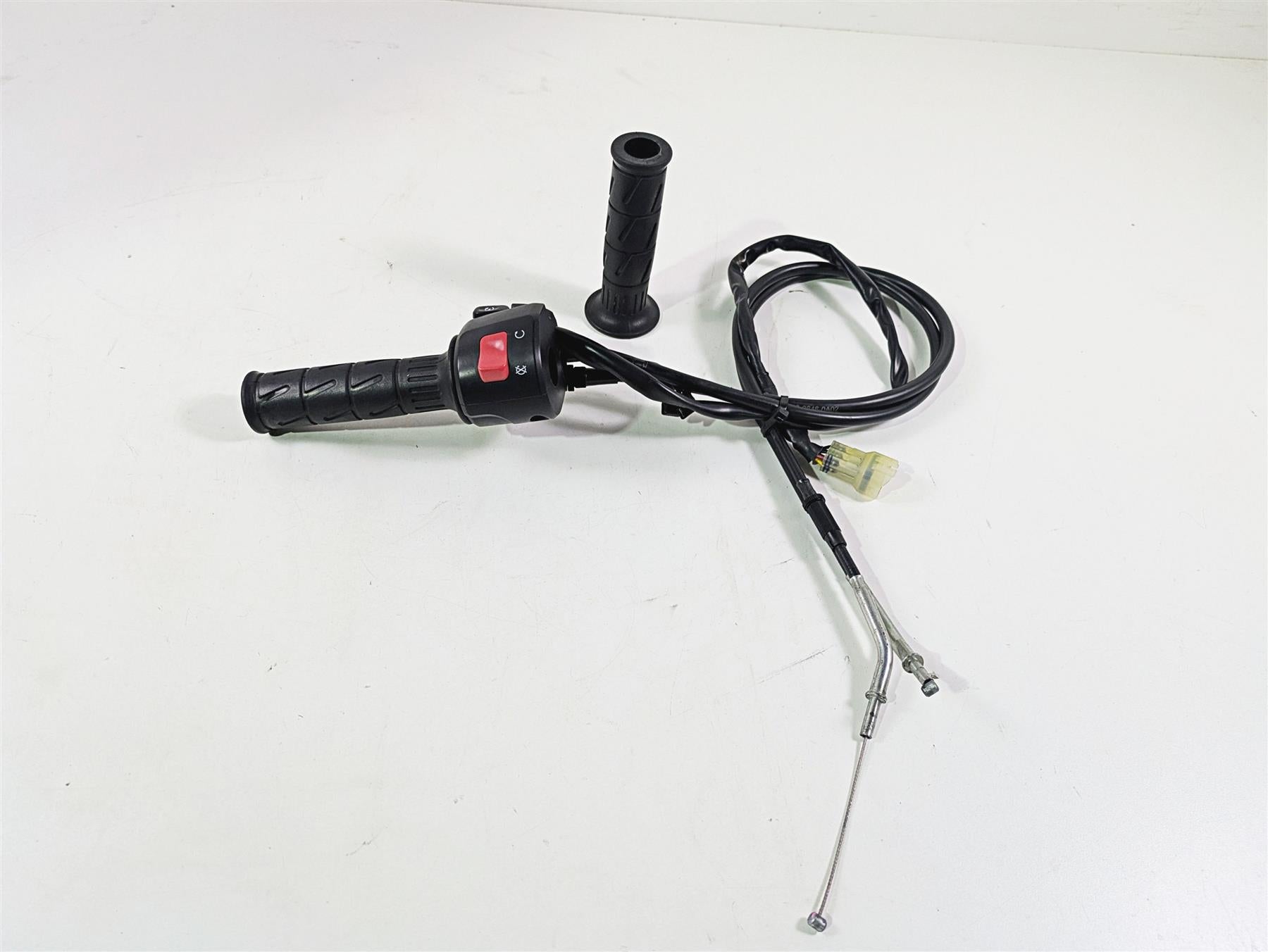 2020 Kawasaki Z900 ZR900 Right Hand Throttle Control Switch 46091-0500 {{ shop.shopifyCountryName }} - Mototech271