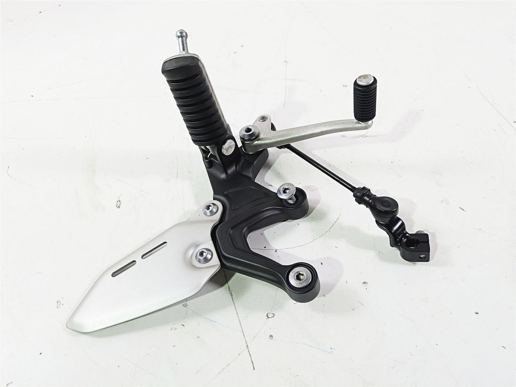 2022 Kawasaki ZR900RS Cafe Left Foot Peg Rest & Shift Lever Set 13236-0808 {{ shop.shopifyCountryName }} - Mototech271
