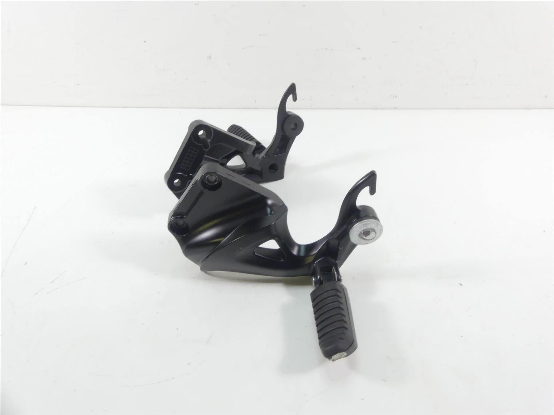 2020 Suzuki GSX1300 R Hayabusa Rear Passenger Footpeg Set 43600-15H20 {{ shop.shopifyCountryName }} - Mototech271