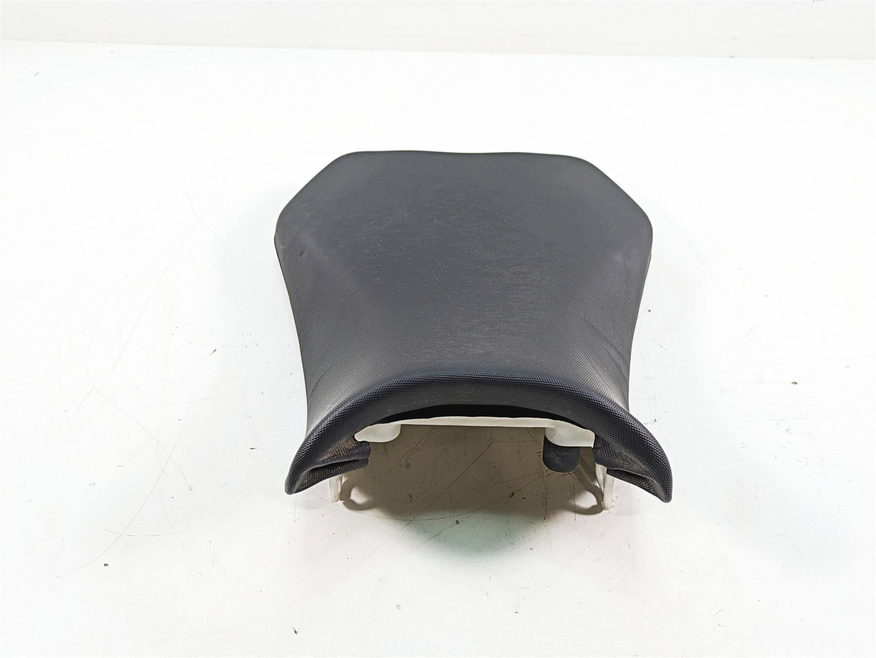2022 Suzuki GSXR 750 Front Rider Seat 45100-14J11-DW2 {{ shop.shopifyCountryName }} - Mototech271