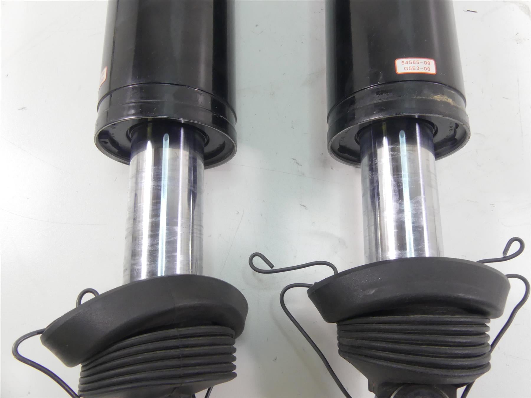 2009 Harley FLHTCU SE4 CVO E-Glide Rear Air Shock Damper Set 13" 54565-09 {{ shop.shopifyCountryName }} - Mototech271