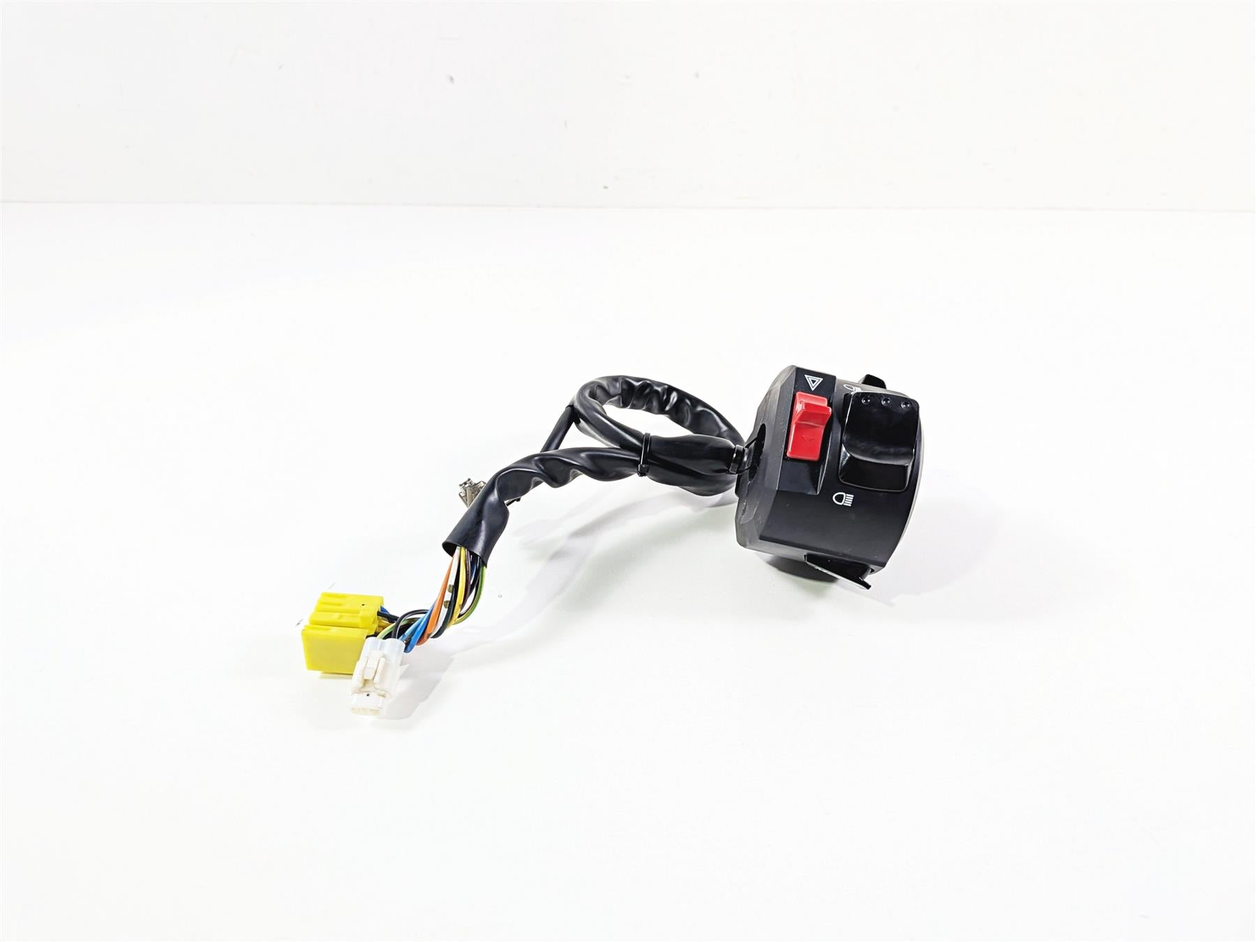 2024 Suzuki GSXR600 Left Hand Control Switch Light Blinker 37400-14J00 {{ shop.shopifyCountryName }} - Mototech271