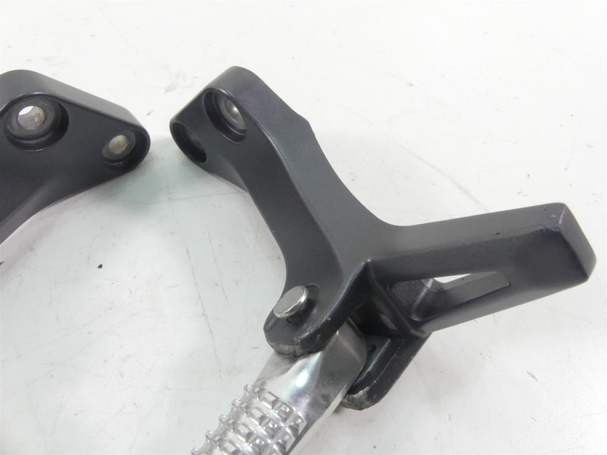 2022 Yamaha MT09 FZ09 Rear Passenger Footpeg Set - Read B7N-2741L-00-00 {{ shop.shopifyCountryName }} - Mototech271