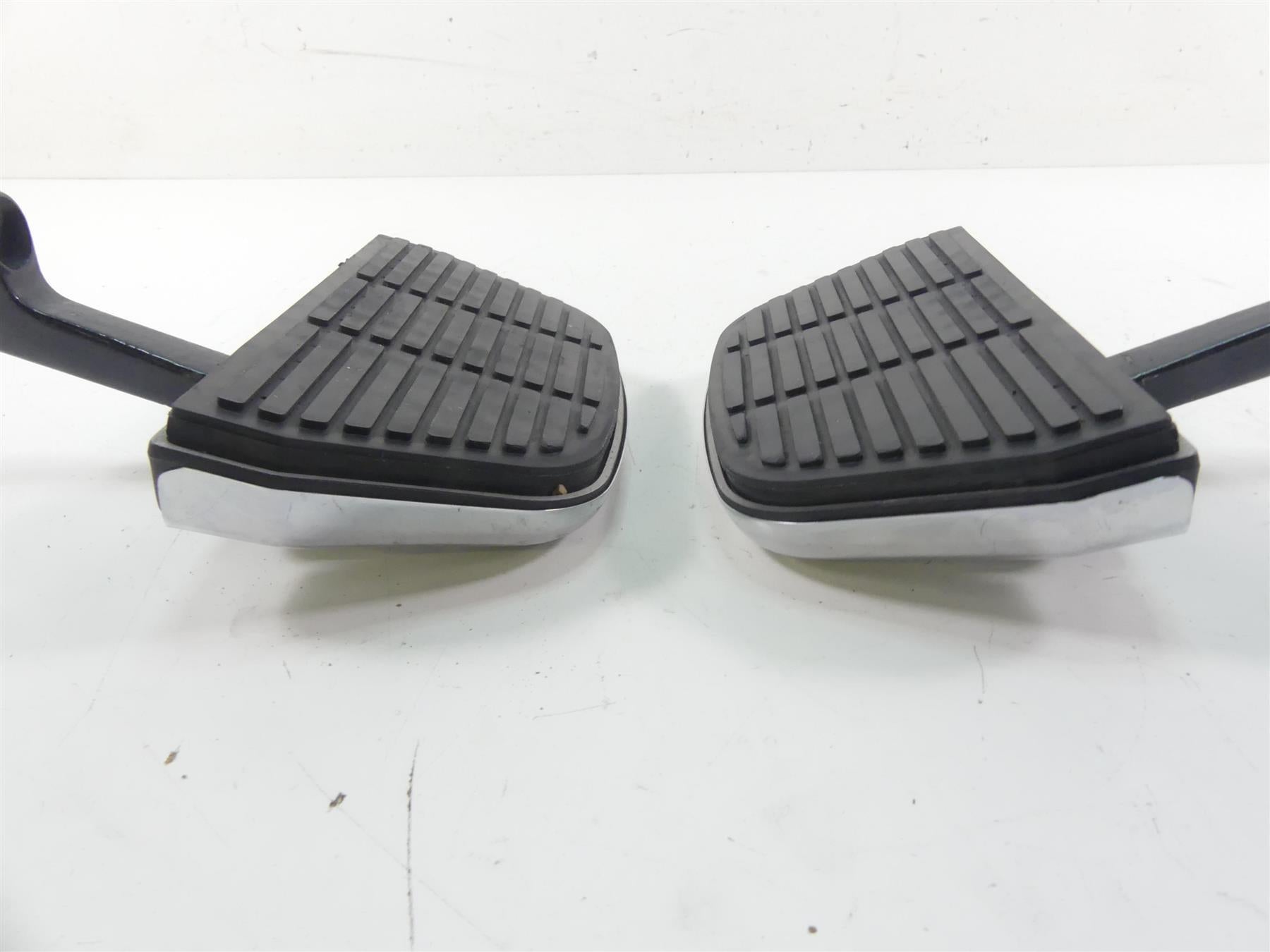 1999 Harley Touring FLHTCUI Electra Glide Rear Passenger Floor Boards 52719-93B {{ shop.shopifyCountryName }} - Mototech271
