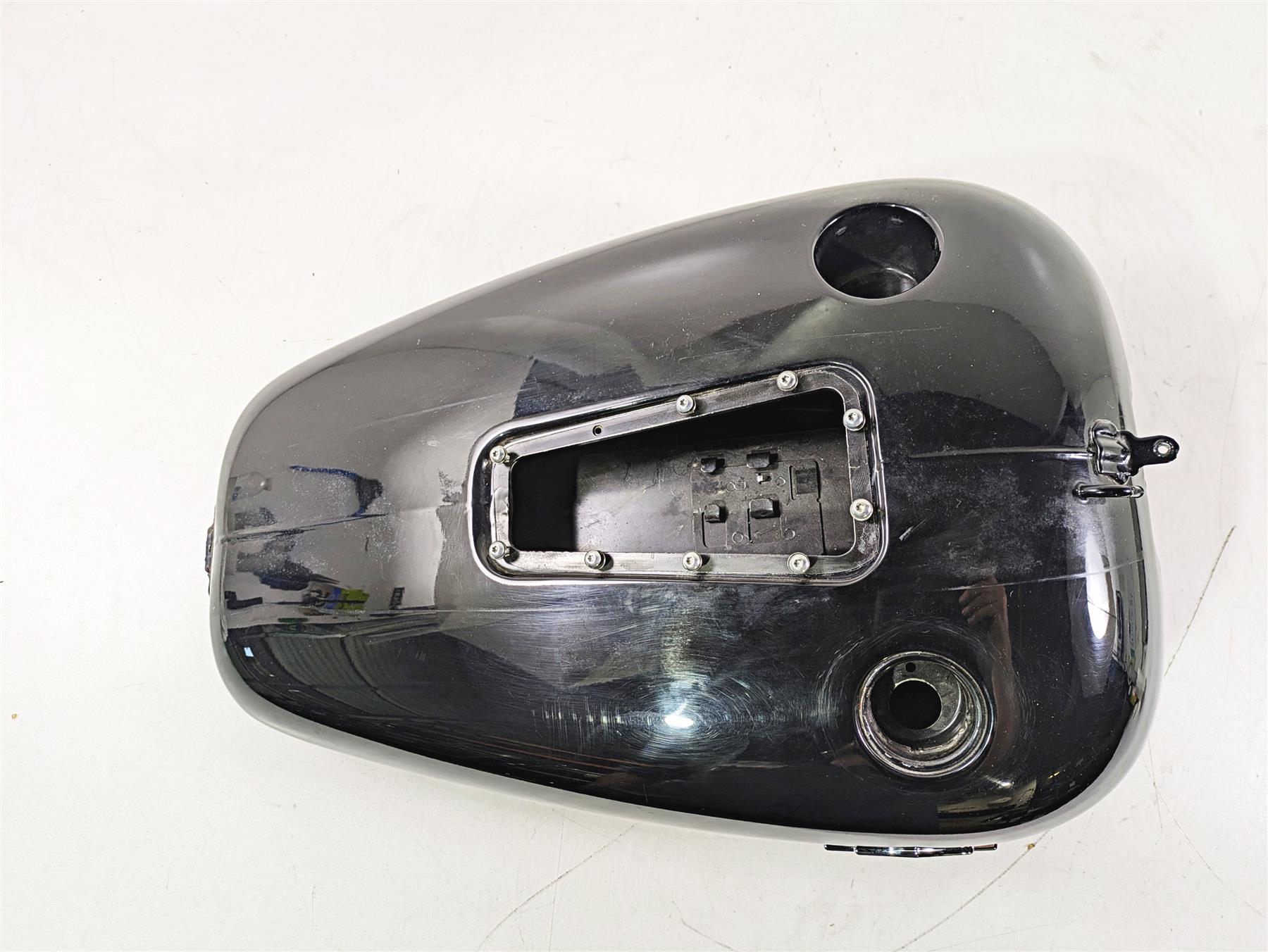 2009 Harley FXCWC Softail Rocker Fuel Gas Petrol Tank - Read 62105-08 {{ shop.shopifyCountryName }} - Mototech271