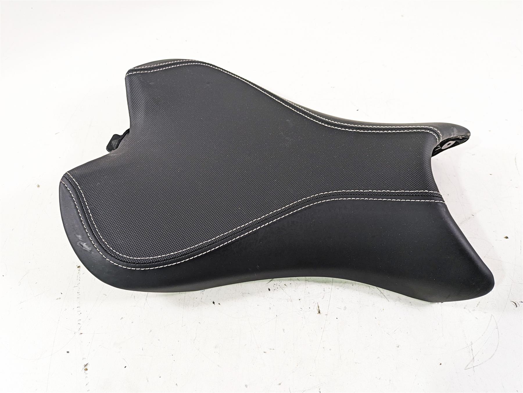 2023 Triumph Street Triple 765 RS Front Driver Rider Seat Saddle - Read T2308430 {{ shop.shopifyCountryName }} - Mototech271