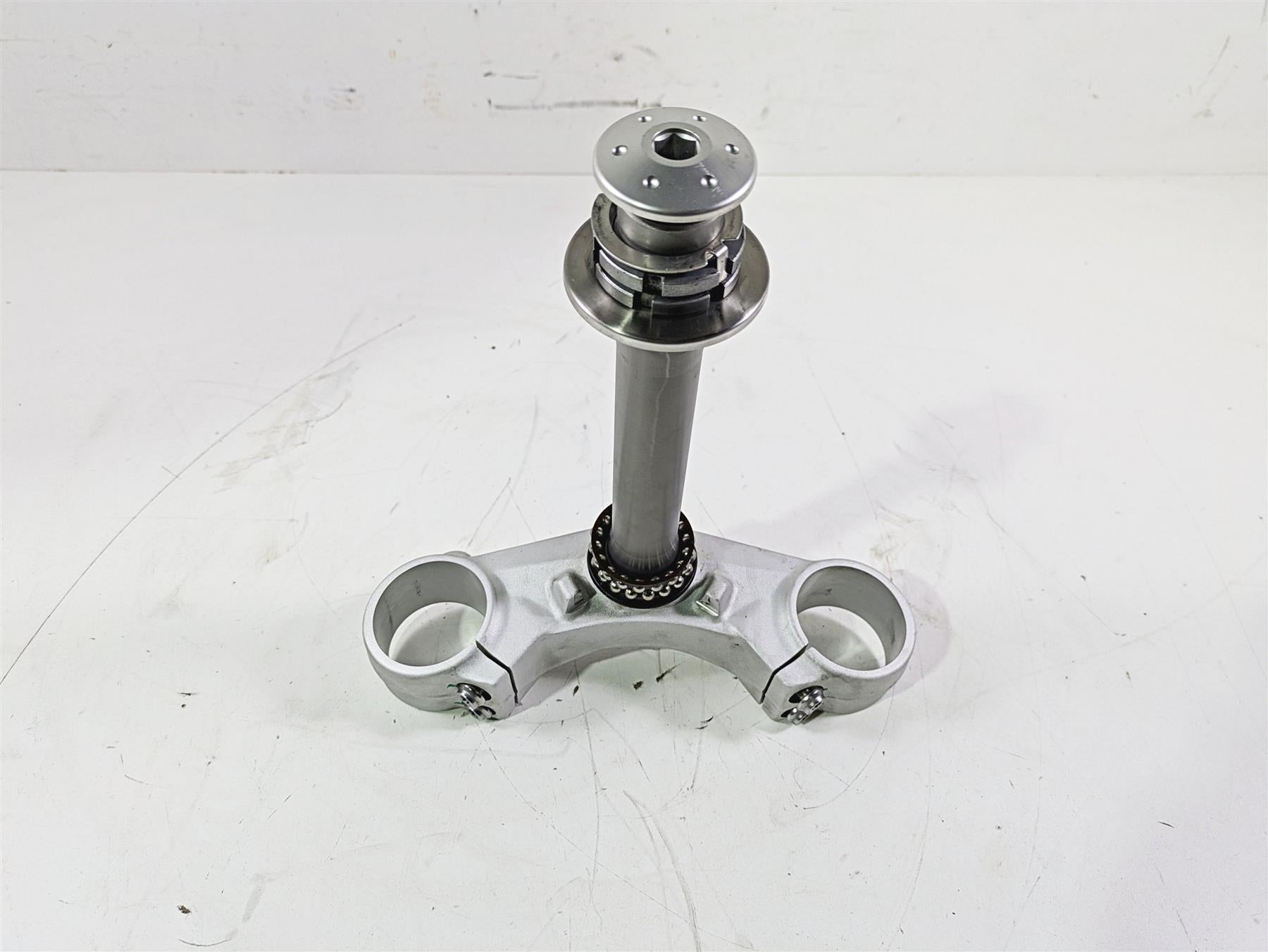 2016 BMW R1200RS K54 Lower Triple Tree Steering Clamp 8549422 31428549594 {{ shop.shopifyCountryName }} - Mototech271