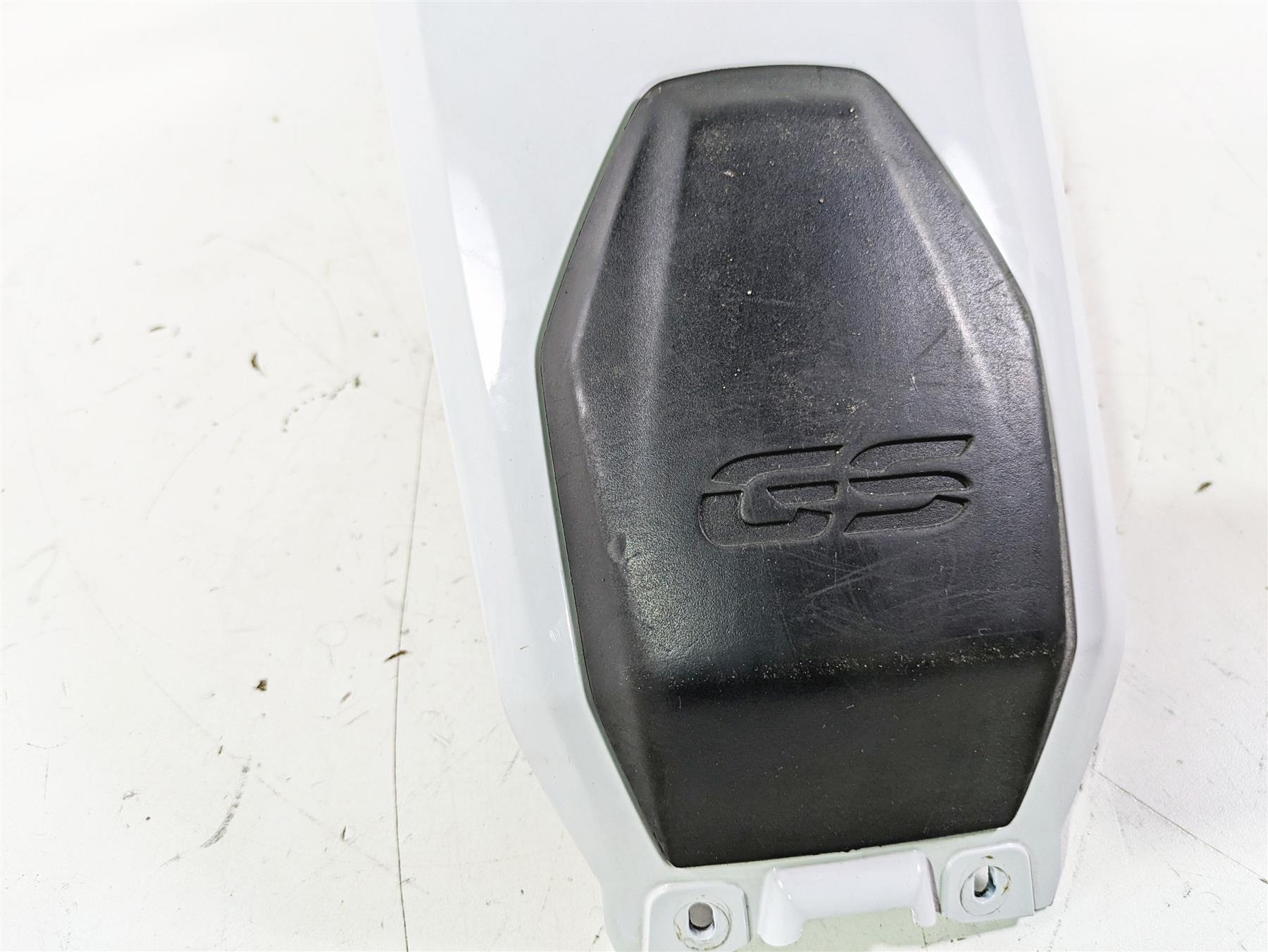 2018 BMW R1200GS GSW K50 Center Fuel Tank Cover Fairing 46638561399 {{ shop.shopifyCountryName }} - Mototech271
