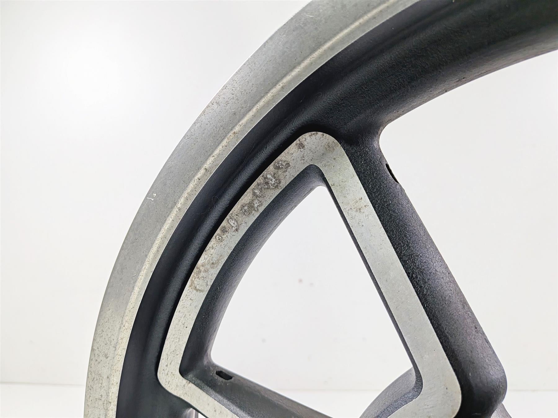 2014 Harley FXDL Dyna Low Rider Straight 19x2.5 Front Wheel Rim 43300280 {{ shop.shopifyCountryName }} - Mototech271