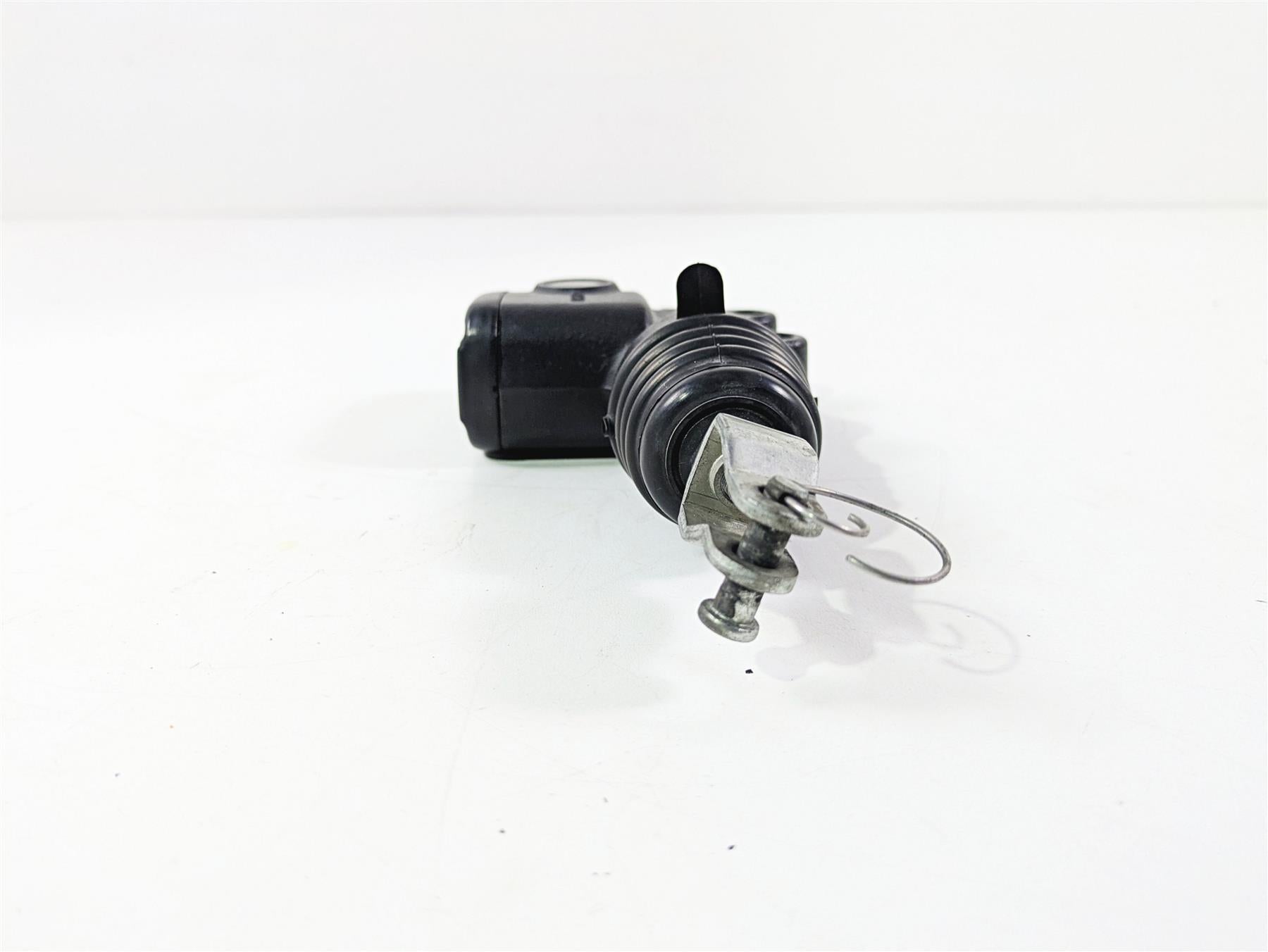 2020 Harley Softail FXST Standard Rear Brake Master Cylinder 5/8" 41700460 {{ shop.shopifyCountryName }} - Mototech271