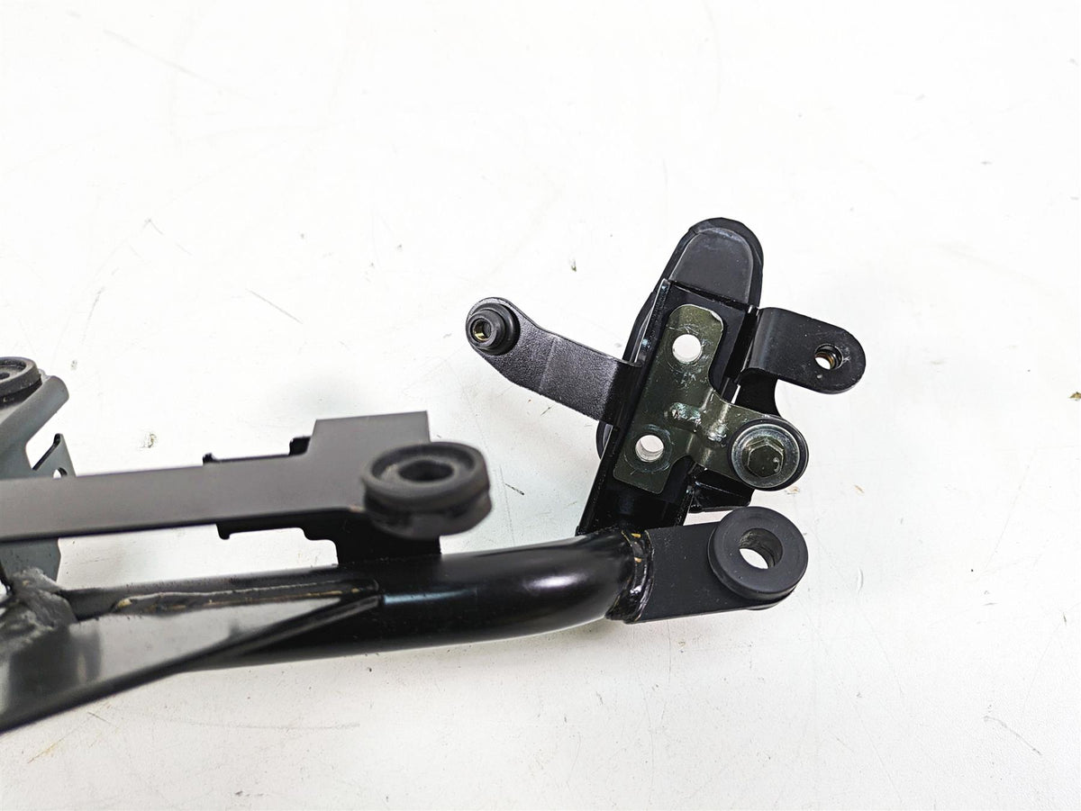 2002 Yamaha FZ1 FZS1000 Fazer Front Fairing Stay Holder Carrier 5LV-28356-00-00 {{ shop.shopifyCountryName }} - Mototech271
