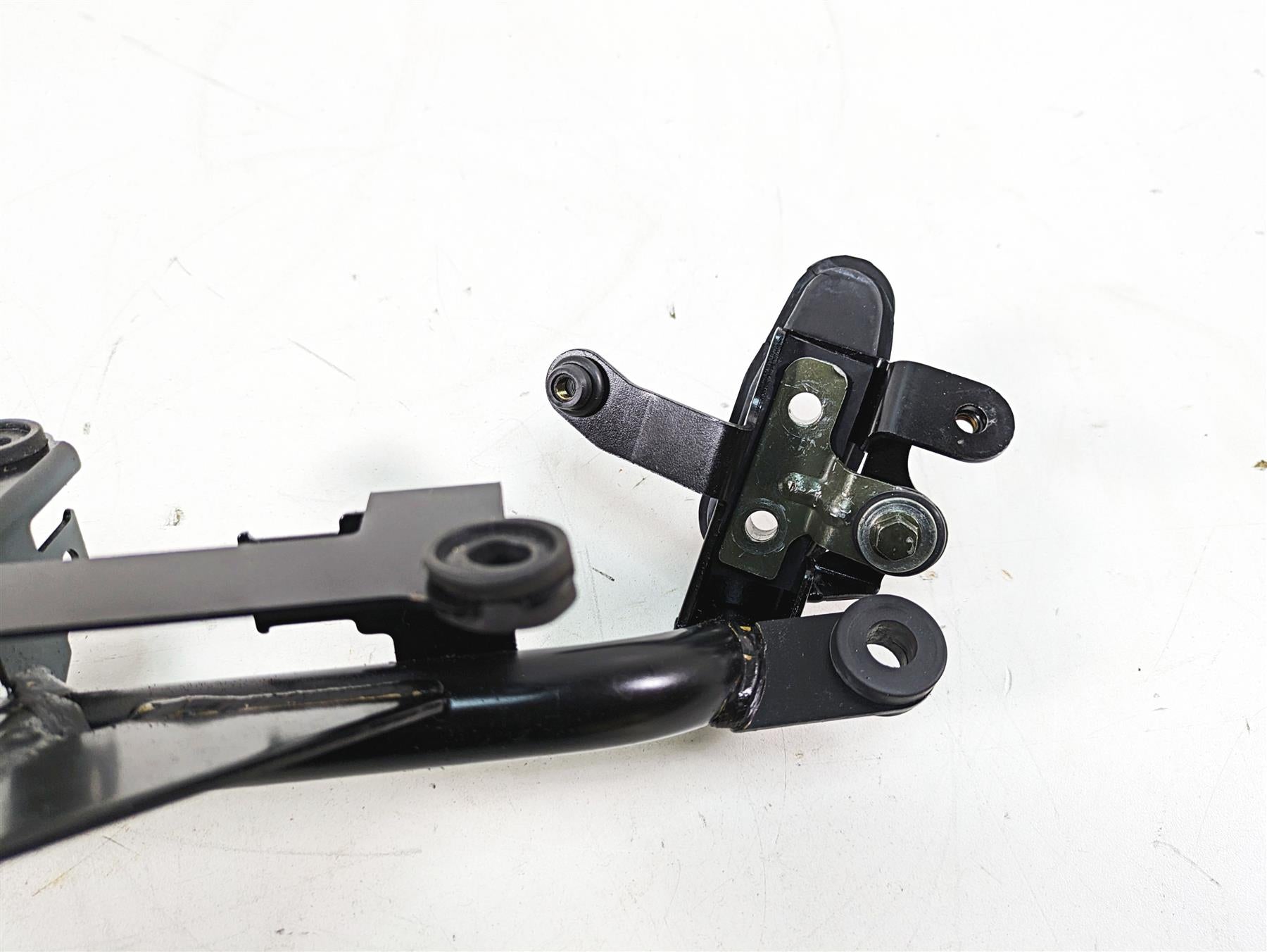 2002 Yamaha FZ1 FZS1000 Fazer Front Fairing Stay Holder Carrier 5LV-28356-00-00 {{ shop.shopifyCountryName }} - Mototech271