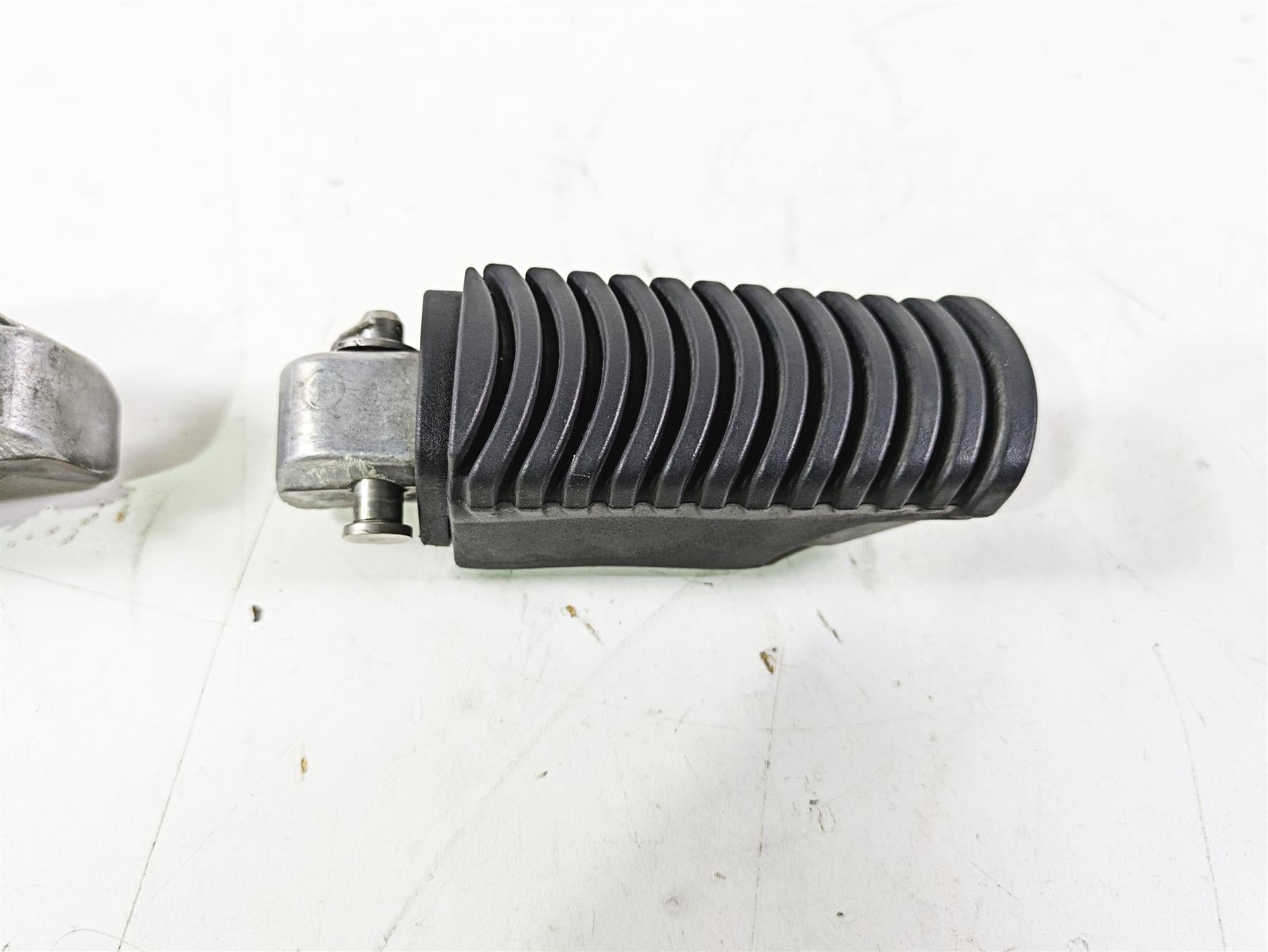 2017 BMW F800GS Adv K75 Passenger Footpeg Foot Peg Set 46717664225 {{ shop.shopifyCountryName }} - Mototech271