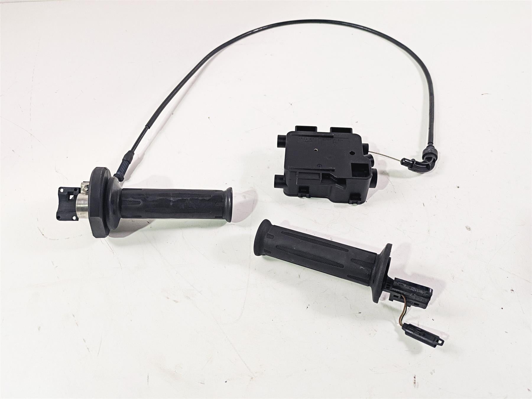 2010 BMW R1200GS K25 Heated Hand Grip Set 61317727067 61317695470
