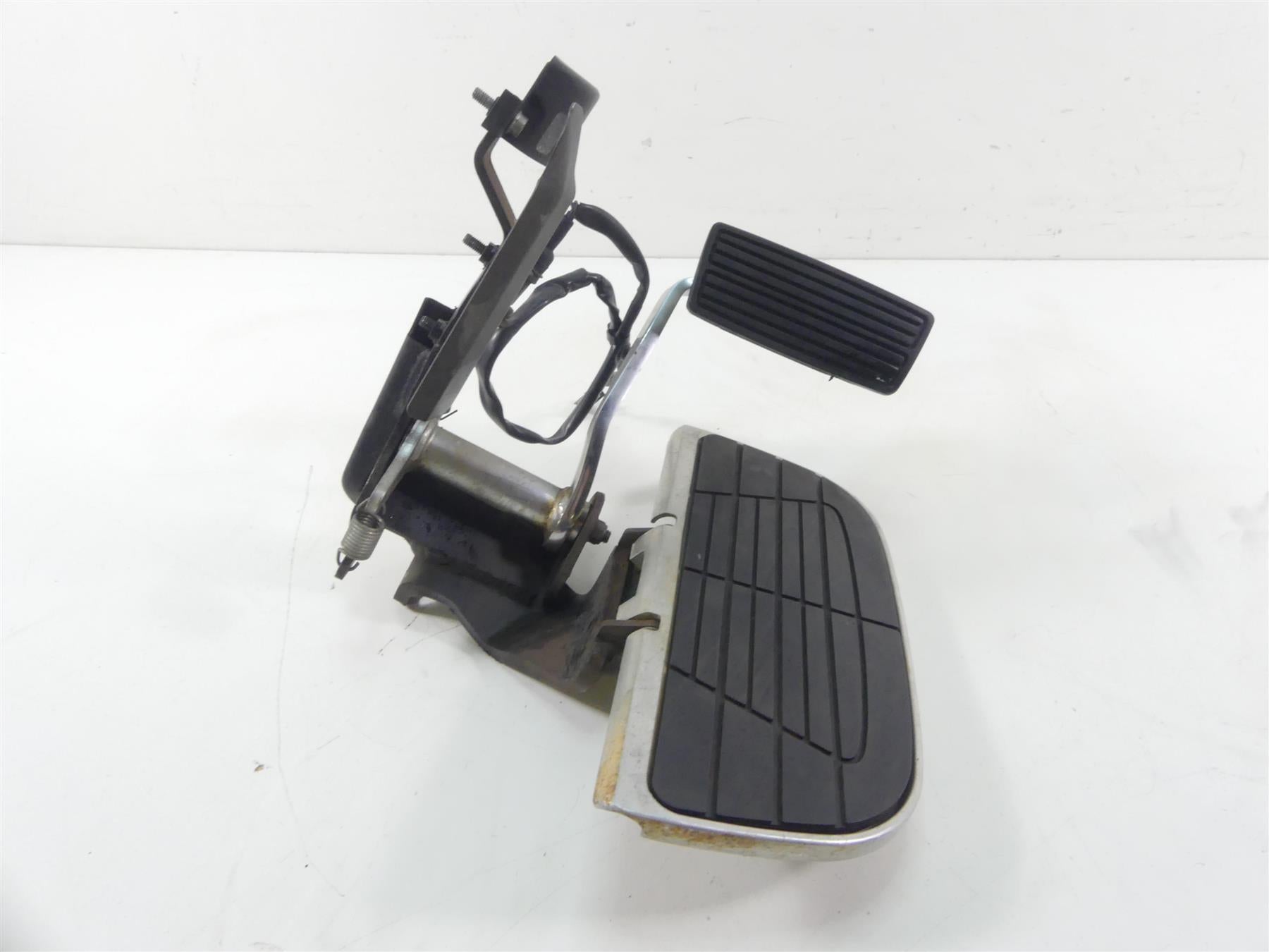 2003 Honda VTX1300 S Right Front Floor Board & Brake Pedal 50615-MEA-670 {{ shop.shopifyCountryName }} - Mototech271