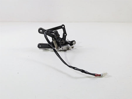 2024 Yamaha YZF R1 RN65 Front Right Peg Mount & Brake Pedal Read 2CR-27443-00-00 {{ shop.shopifyCountryName }} - Mototech271