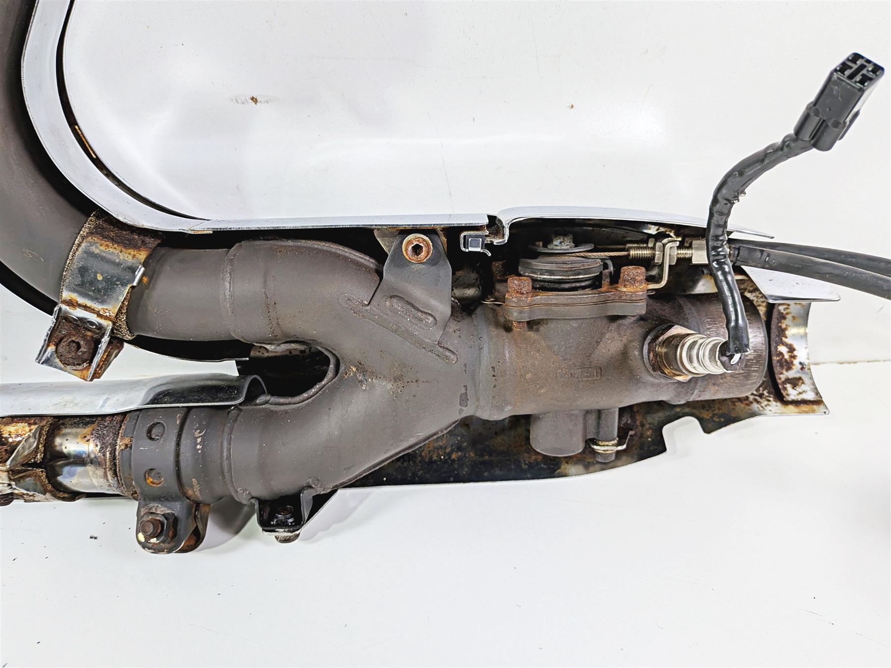 2008 Yamaha XV1900 Roadliner S Exhaust Header Manifold & Servo 1D7-14602-00-00 {{ shop.shopifyCountryName }} - Mototech271