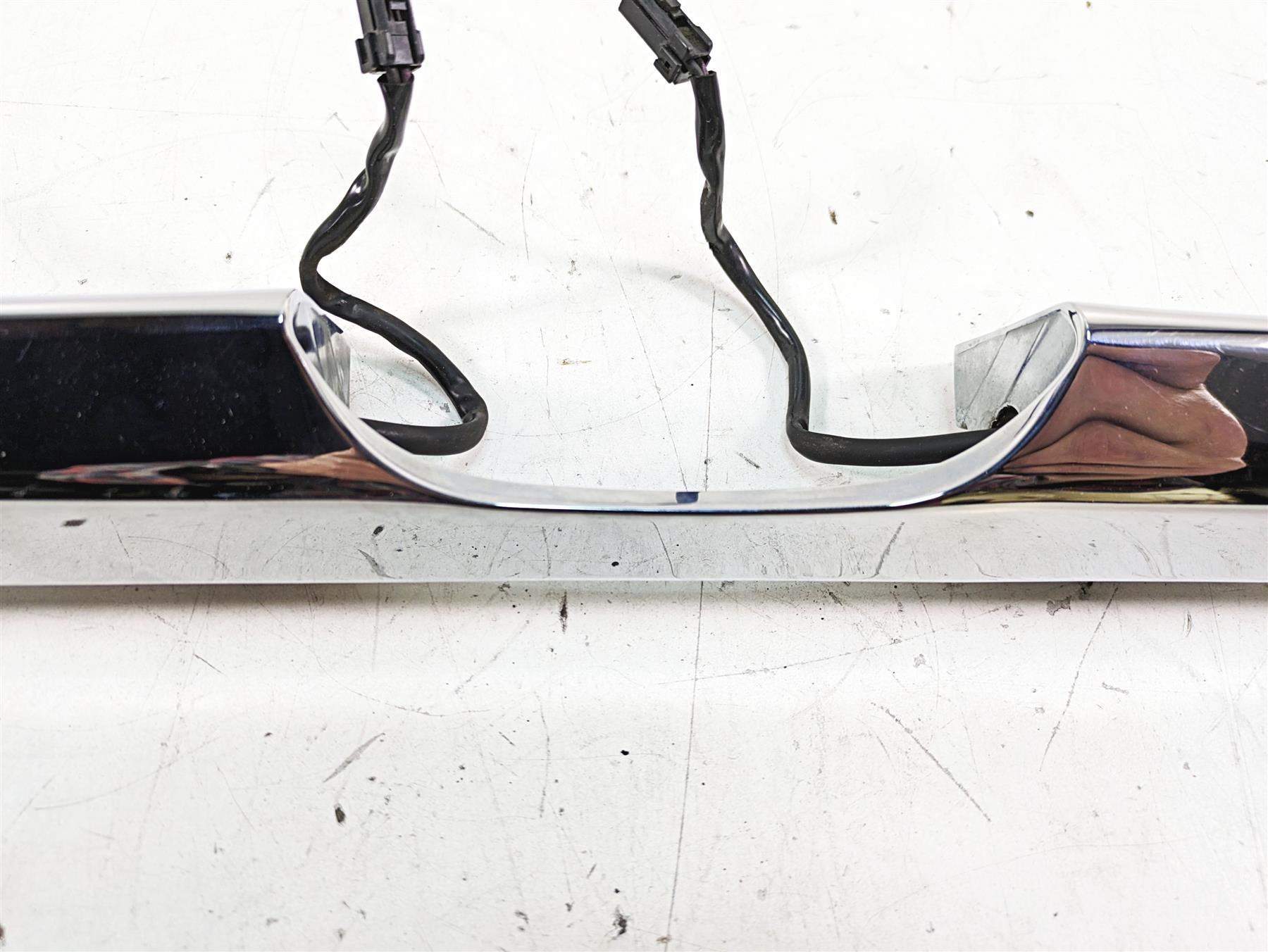 2008 Harley FLHTCU Electra Glide Rear Turn Signal Blinker Bar 68510-74C {{ shop.shopifyCountryName }} - Mototech271