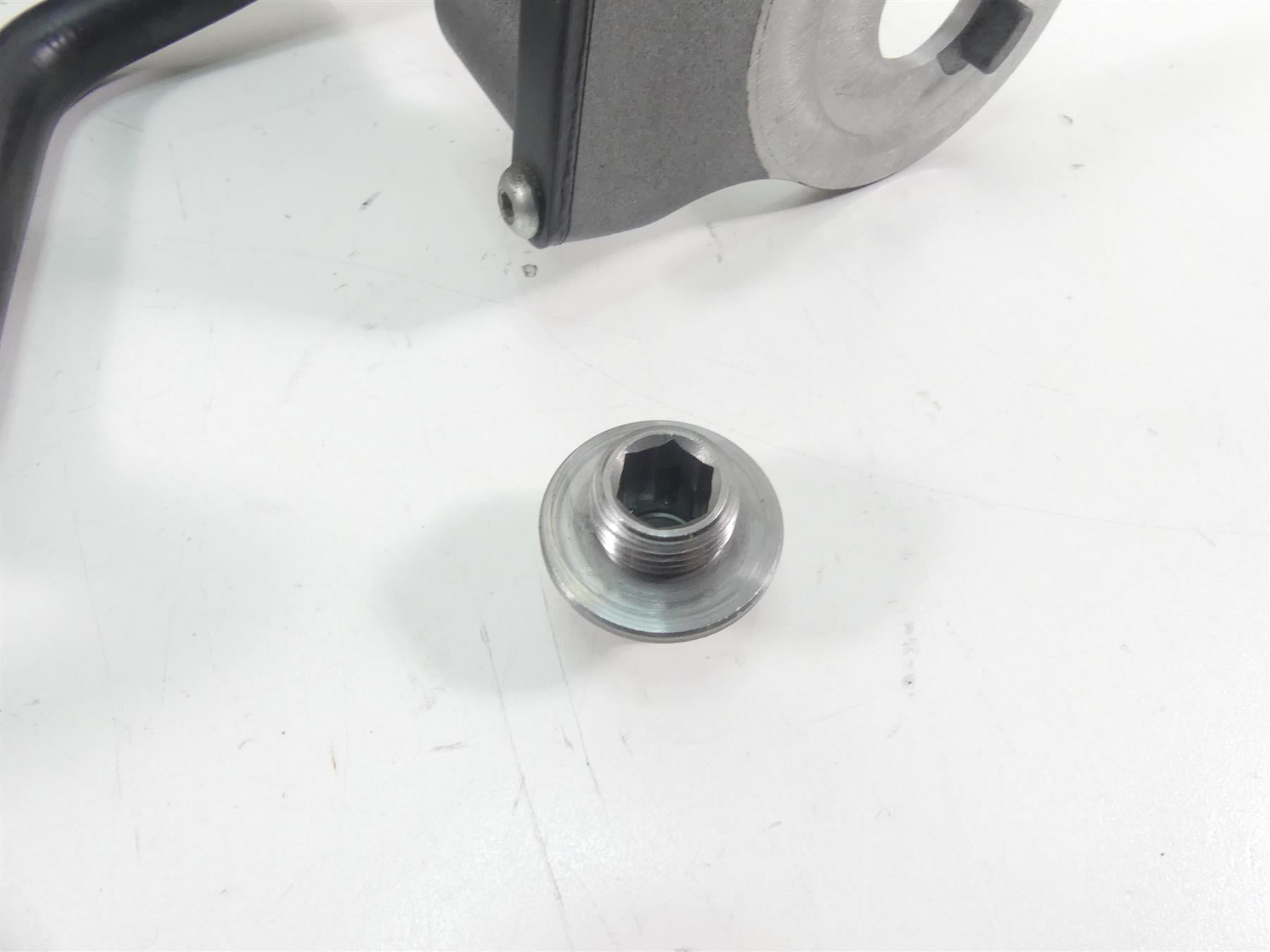 2009 Harley FLHTCU SE4 CVO E-Glide Oil Cooler + Flange Adapter & Cover 63068-09 {{ shop.shopifyCountryName }} - Mototech271